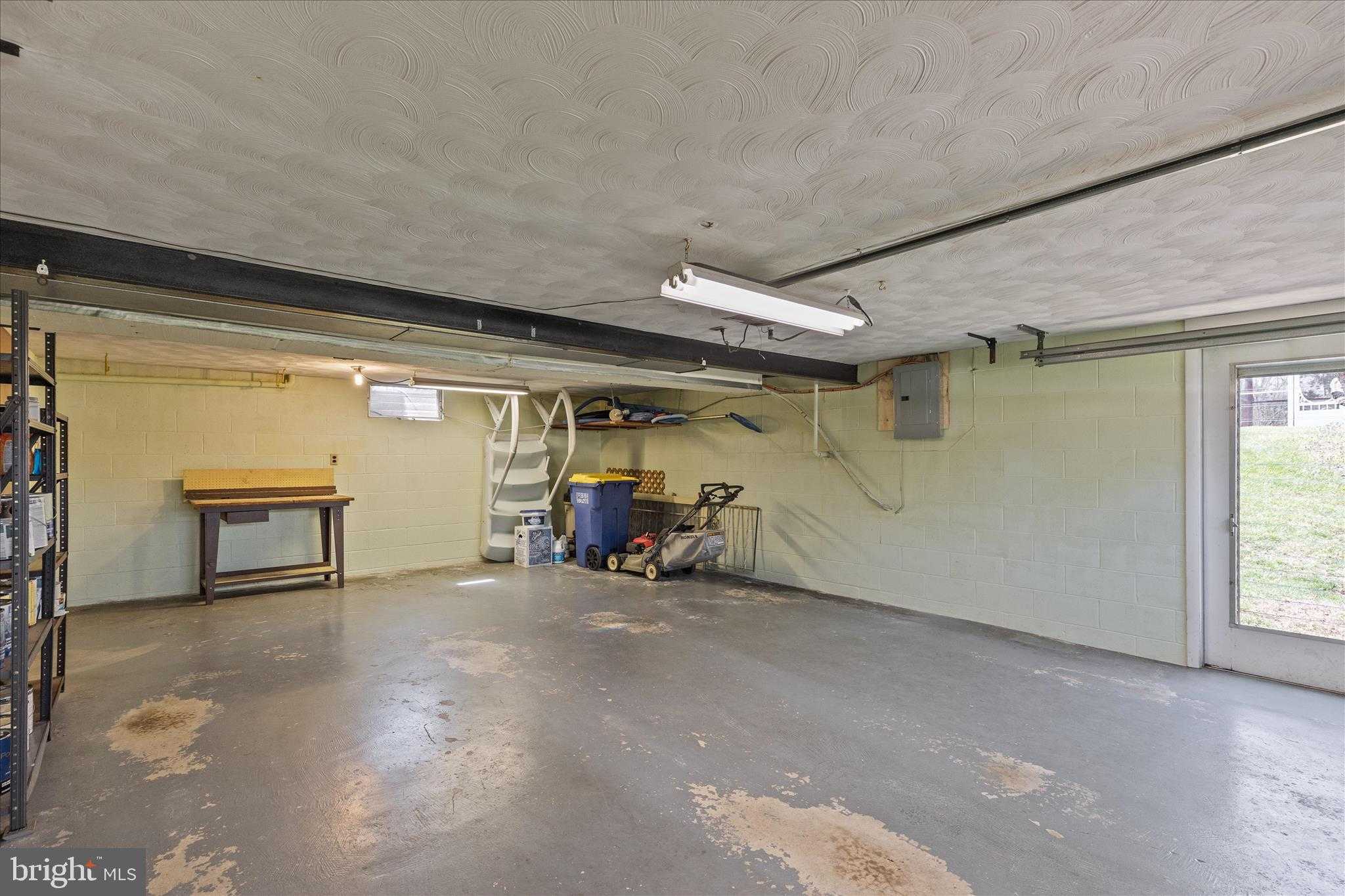 2564 Audlyn Dr photo 32