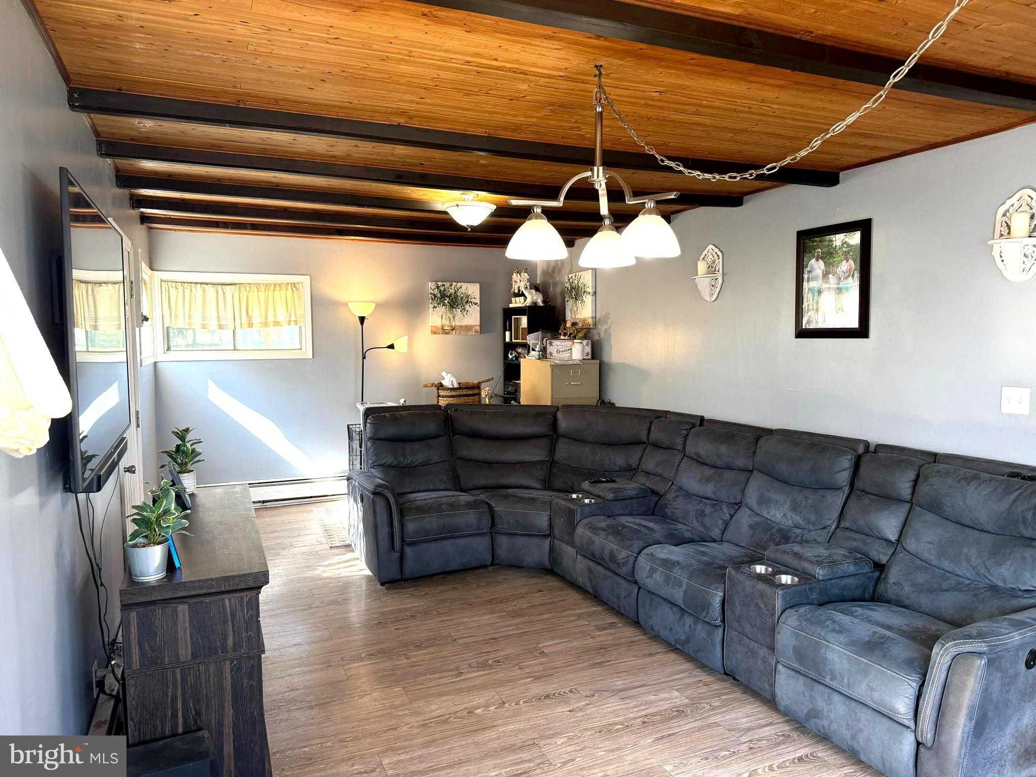 25 Goldengate Rd photo 5