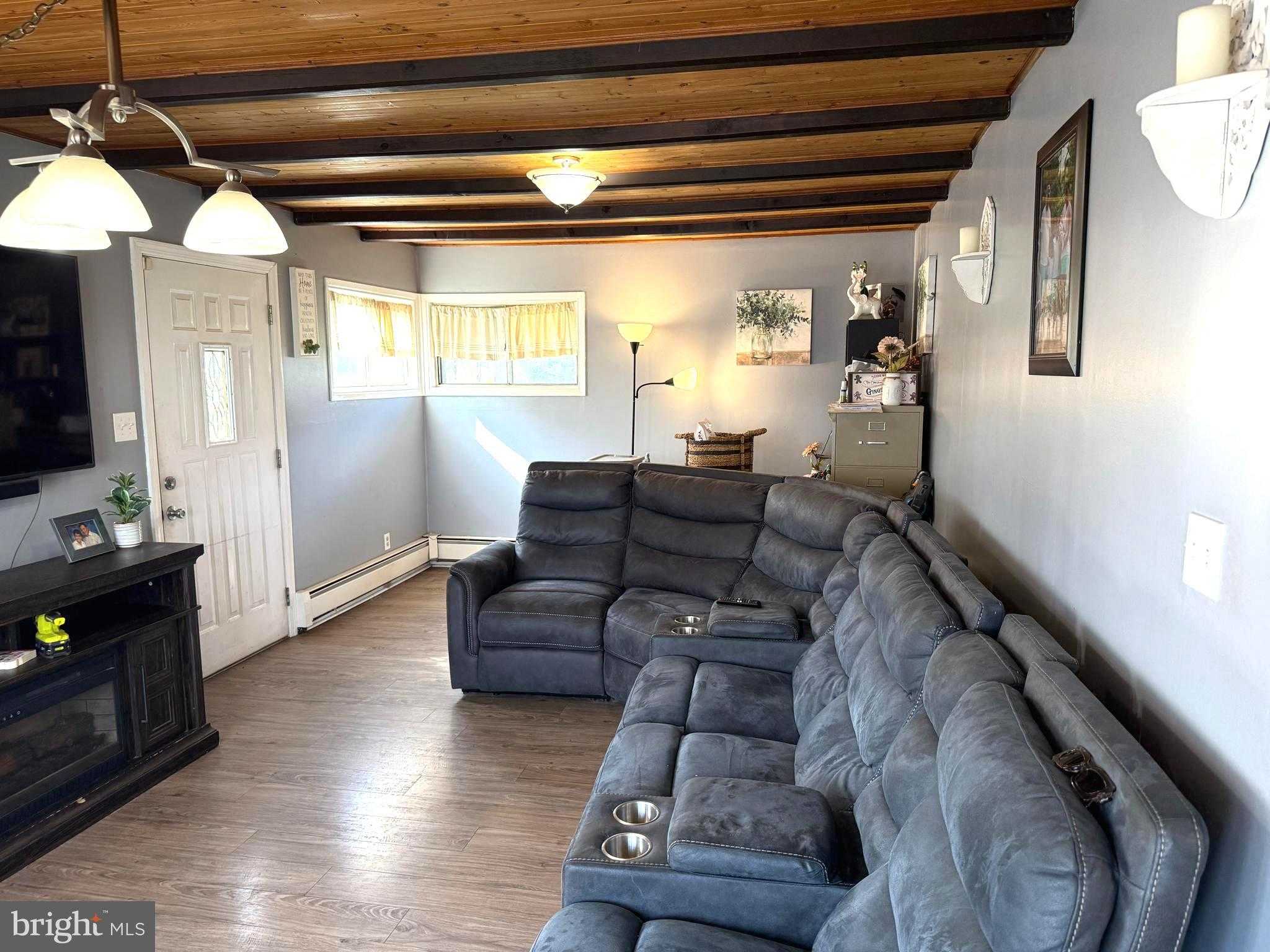 25 Goldengate Rd photo 6