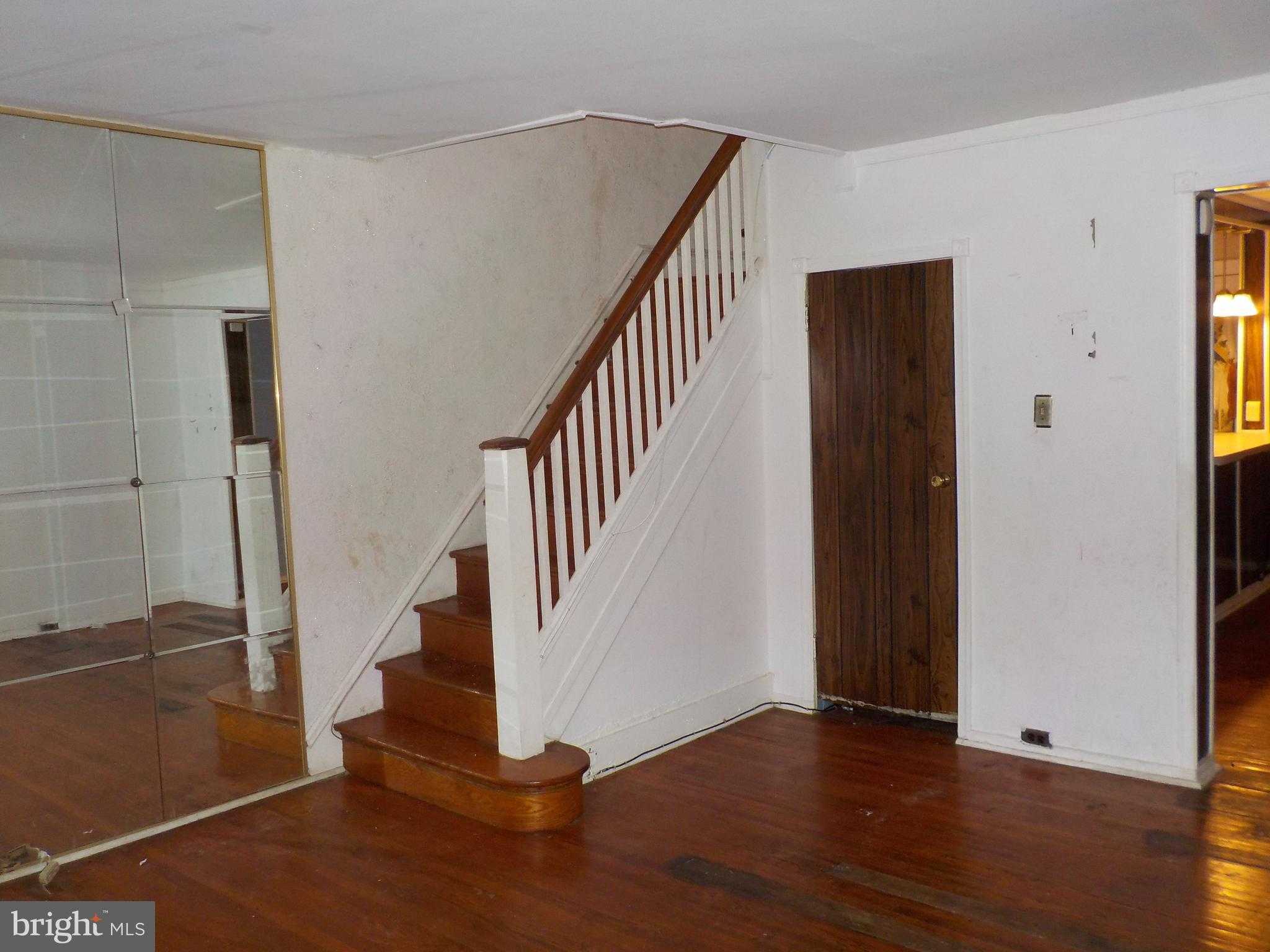 867 E Price St photo 5