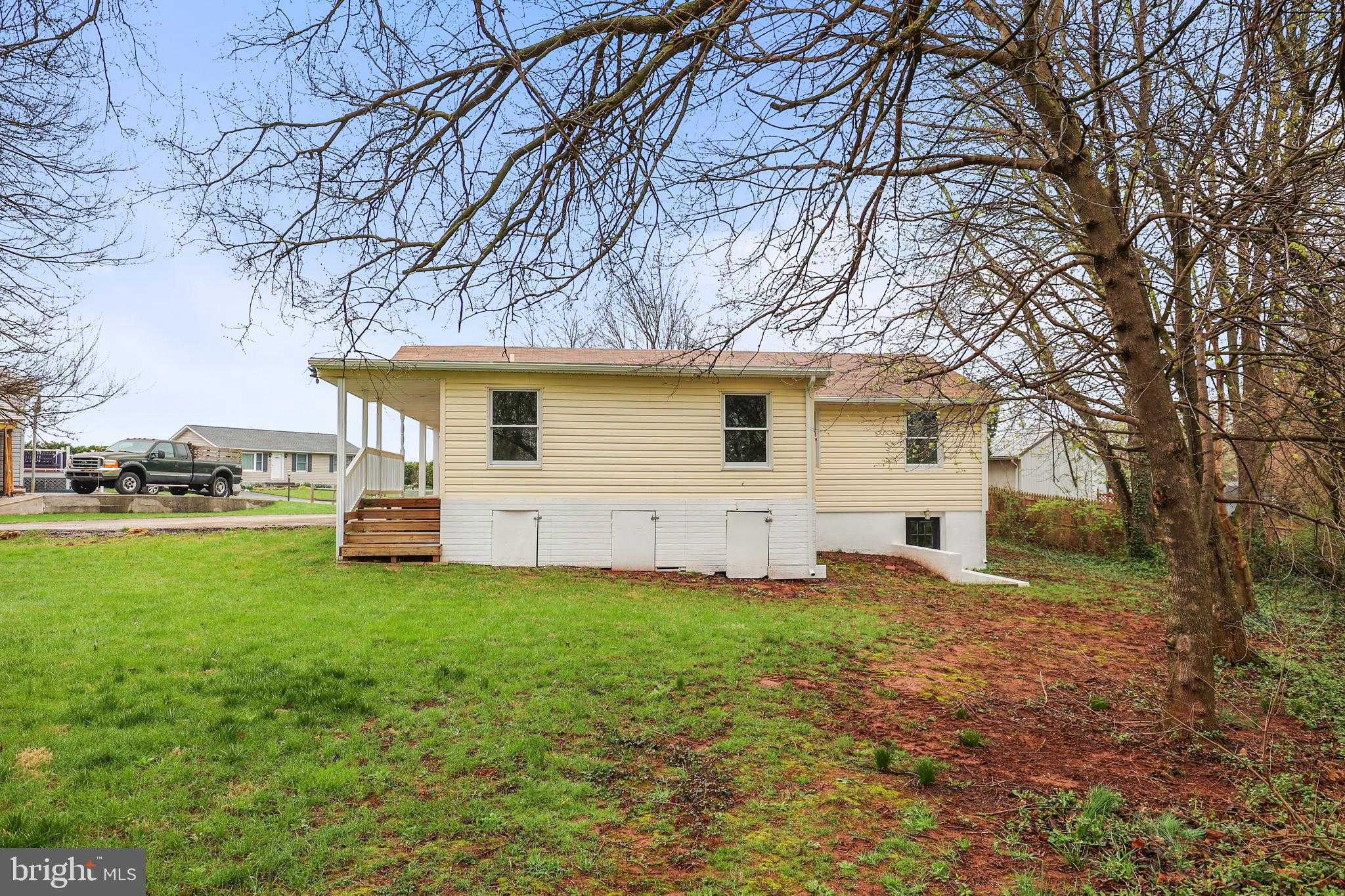 81 Hughes Dr photo 32