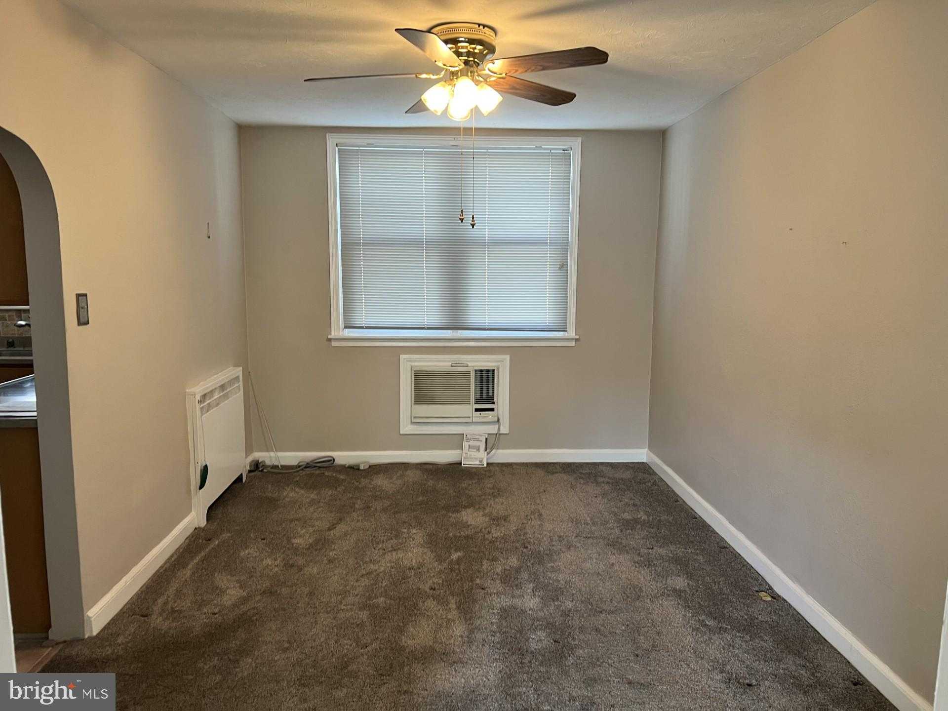 4427 Teesdale St photo 6