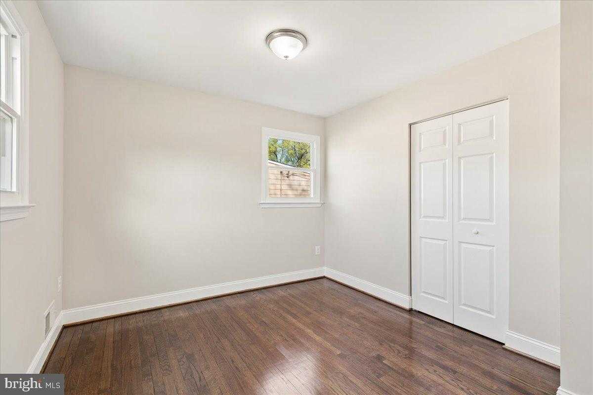 216 Cheddington Rd photo 16