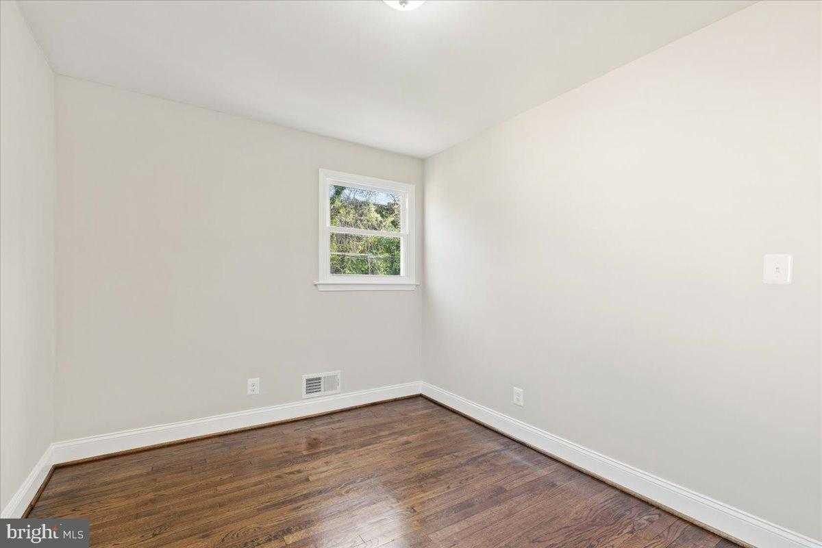 216 Cheddington Rd photo 20