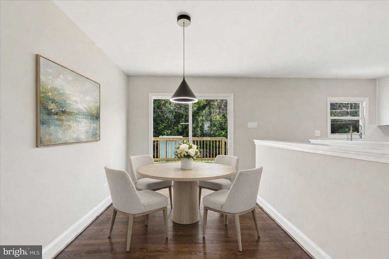 216 Cheddington Rd photo 3