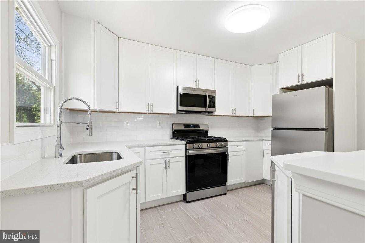 216 Cheddington Rd photo 30