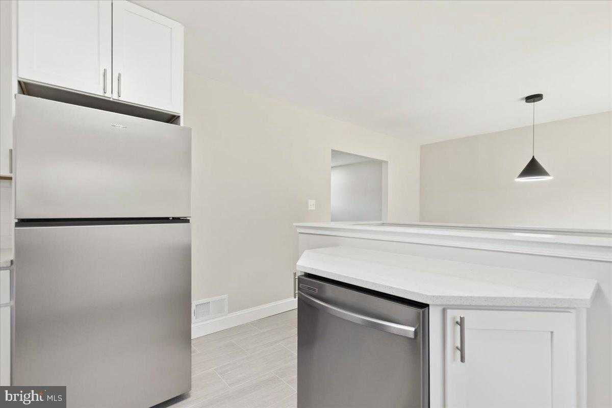 216 Cheddington Rd photo 31