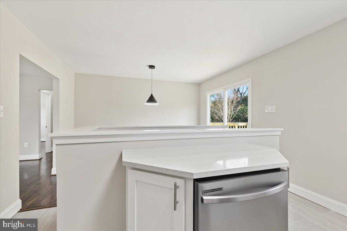 216 Cheddington Rd photo 32