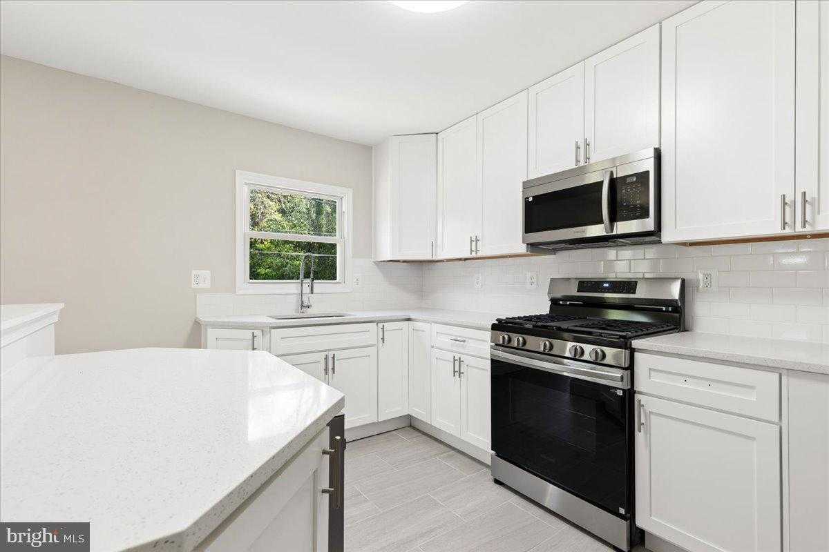 216 Cheddington Rd photo 33