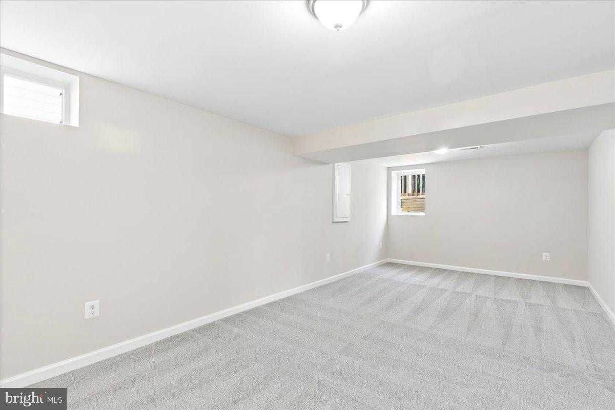 216 Cheddington Rd photo 42