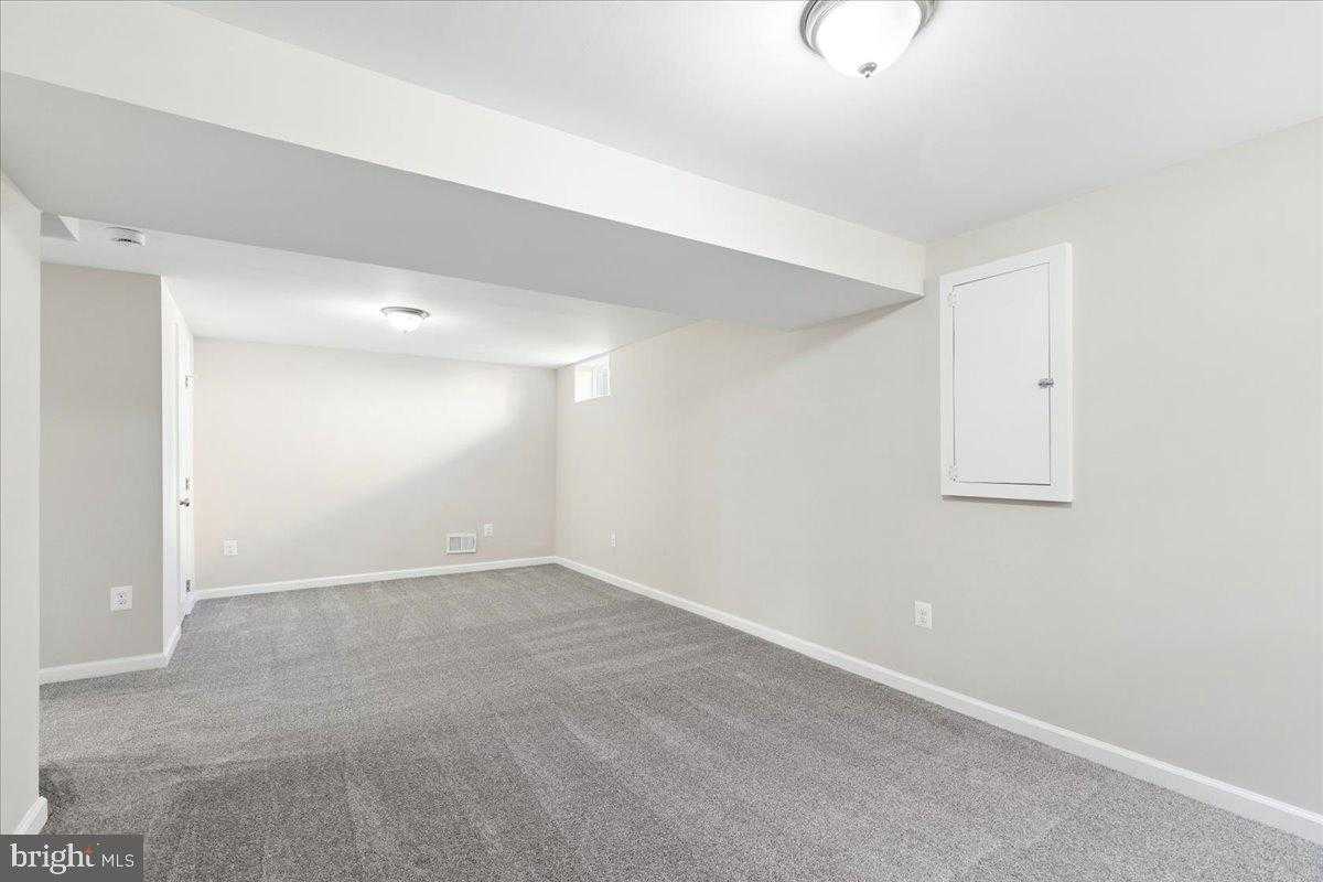 216 Cheddington Rd photo 45