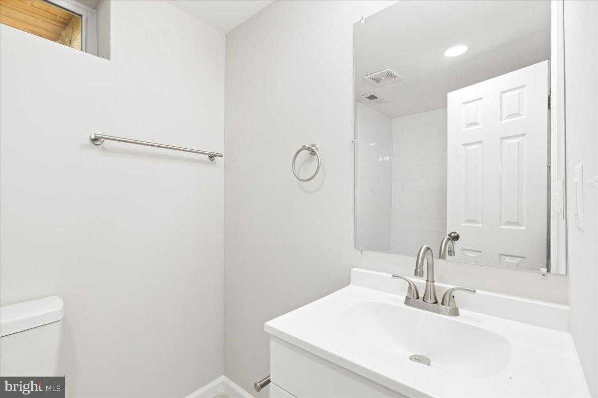 216 Cheddington Rd photo 48