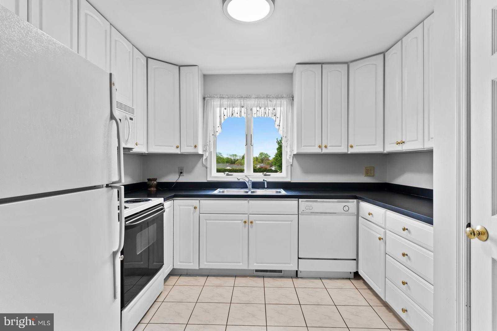 924 W Trindle Rd photo 49