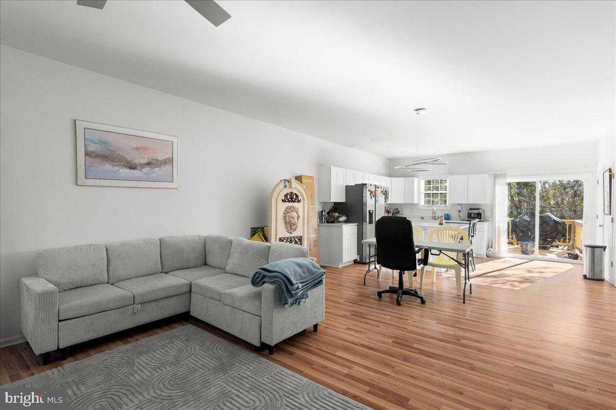 1013 Virginia Ave photo 2