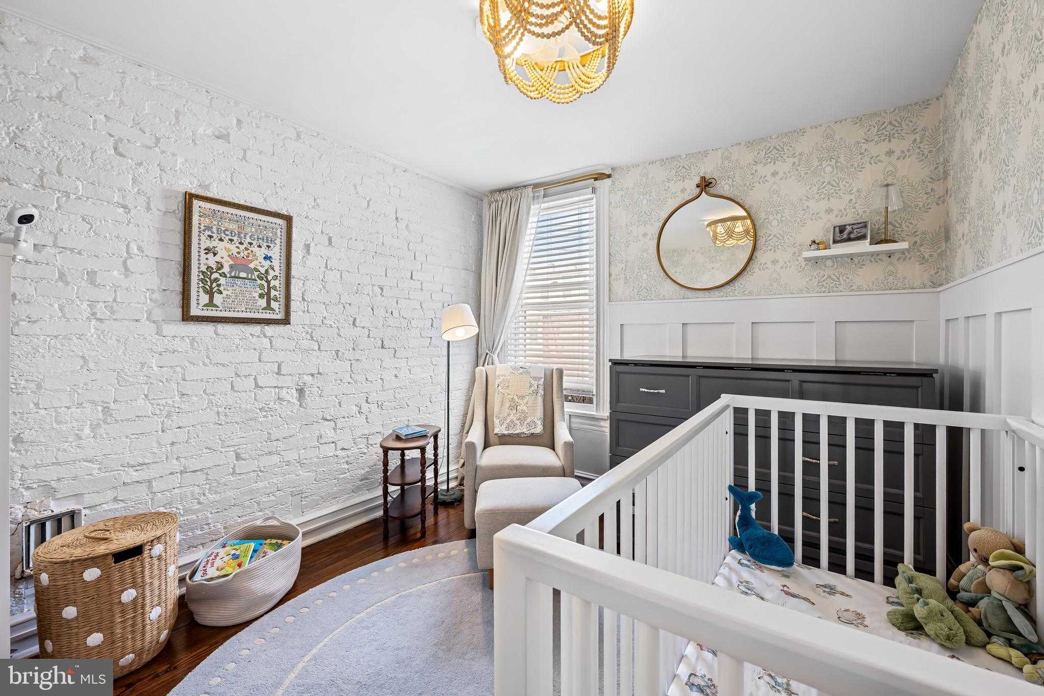 806 Wellington St photo 17