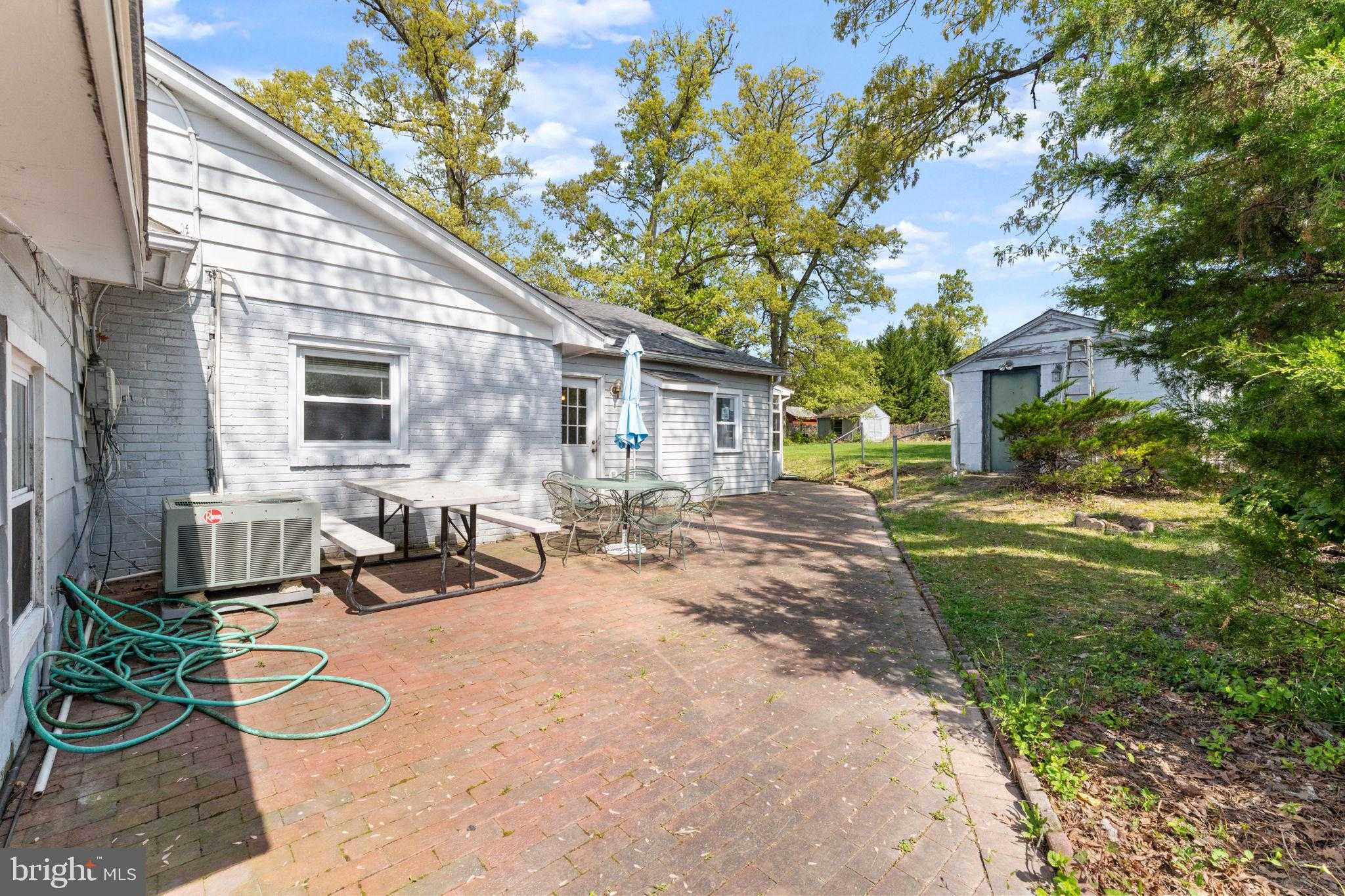 9008 Jameson St photo 46