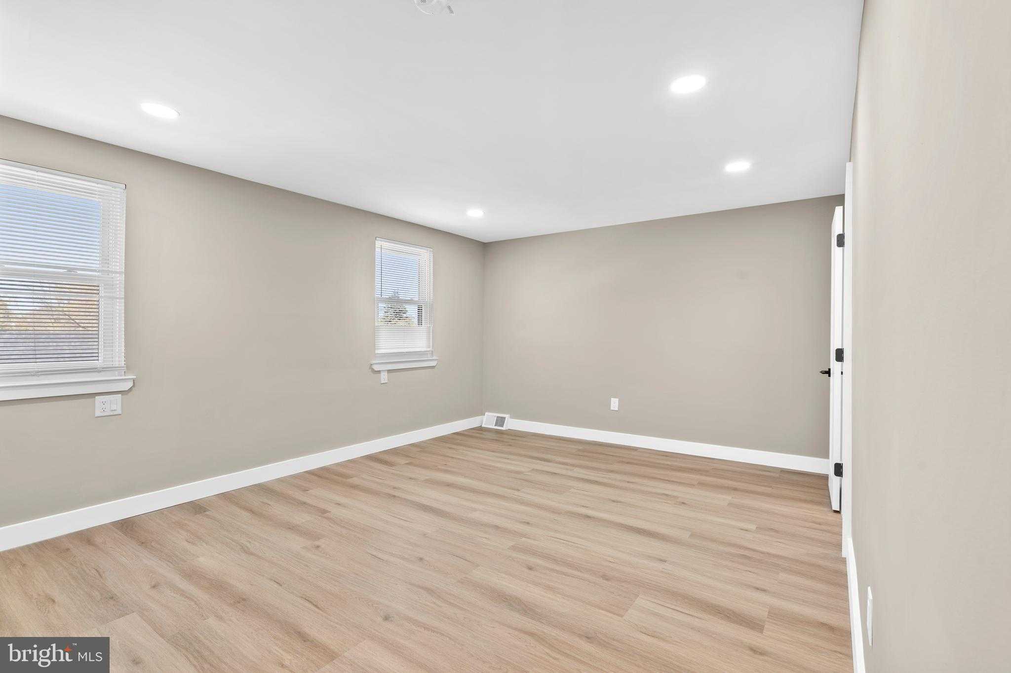 10755 Jeanes St photo 14