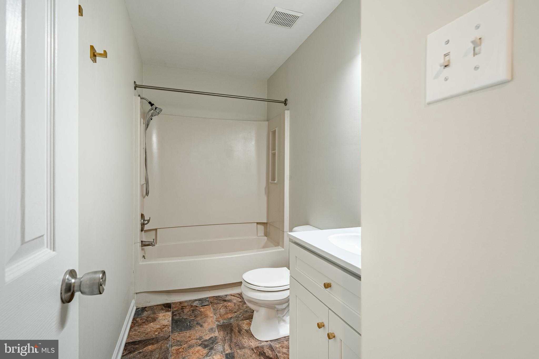 822 Durant CT photo 24