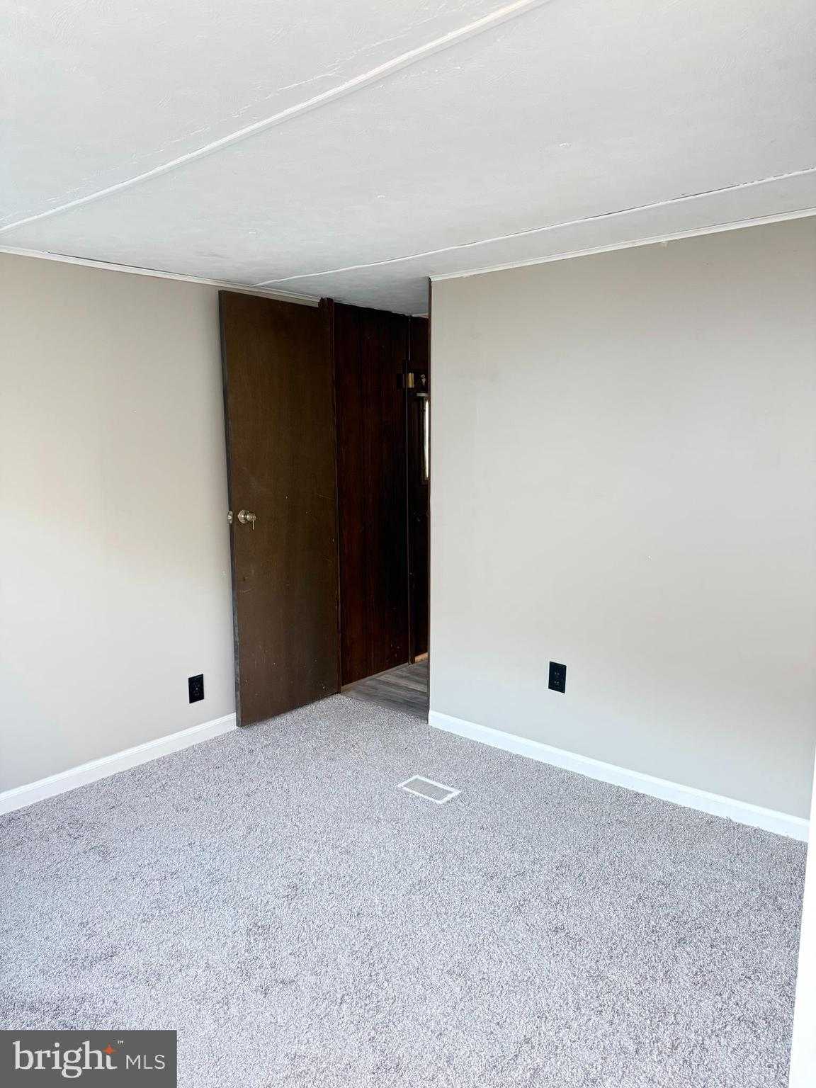 111 Hoover Dr photo 16