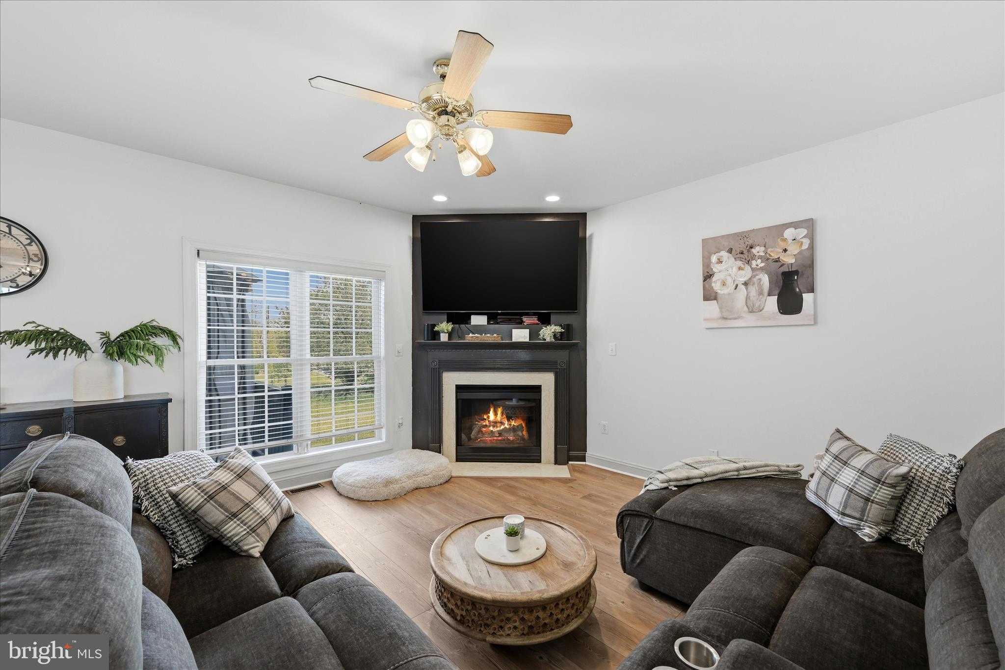 115 Lariat CT photo 3