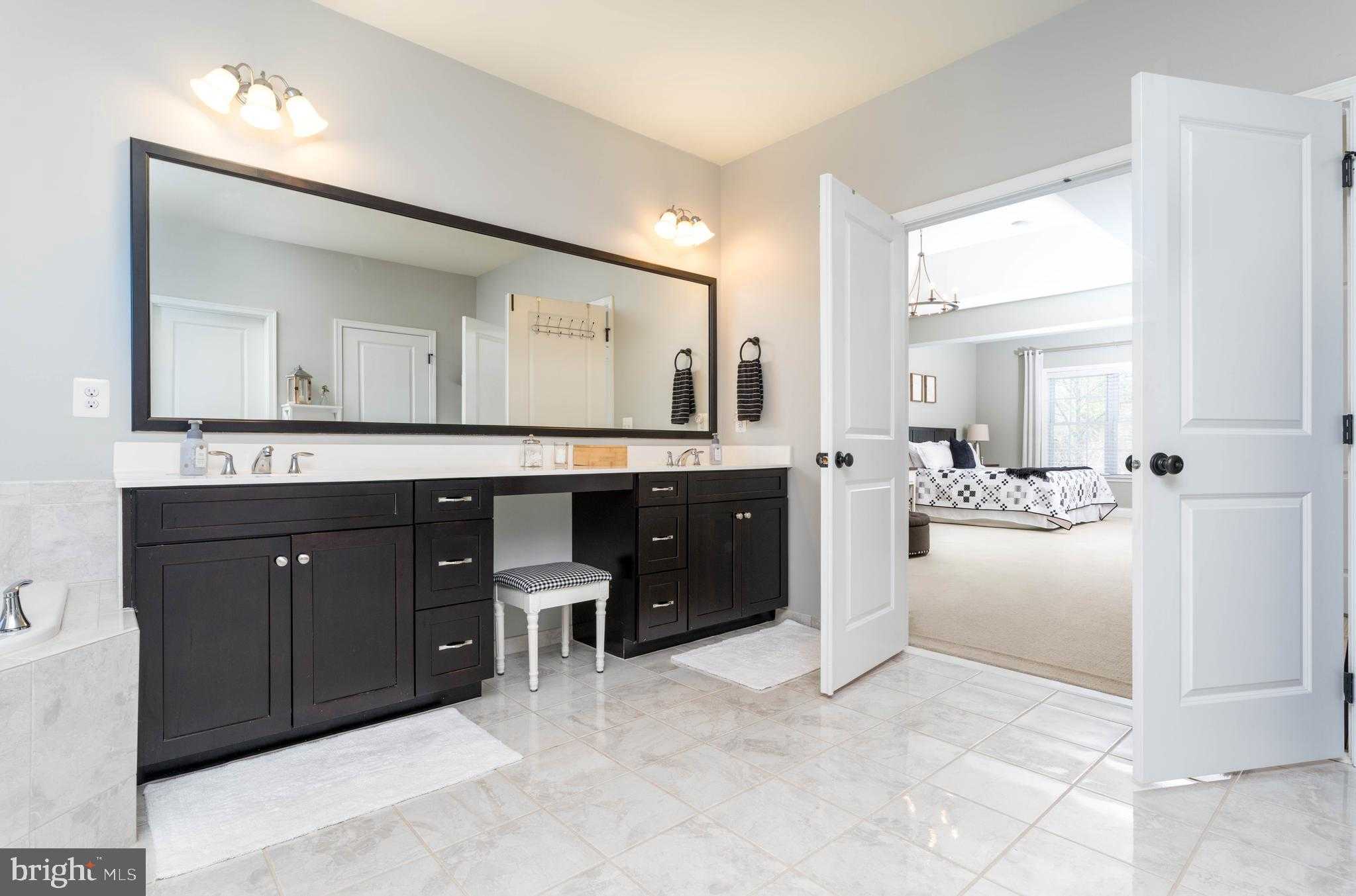 5800 Waterloo Bridge Cir photo 33