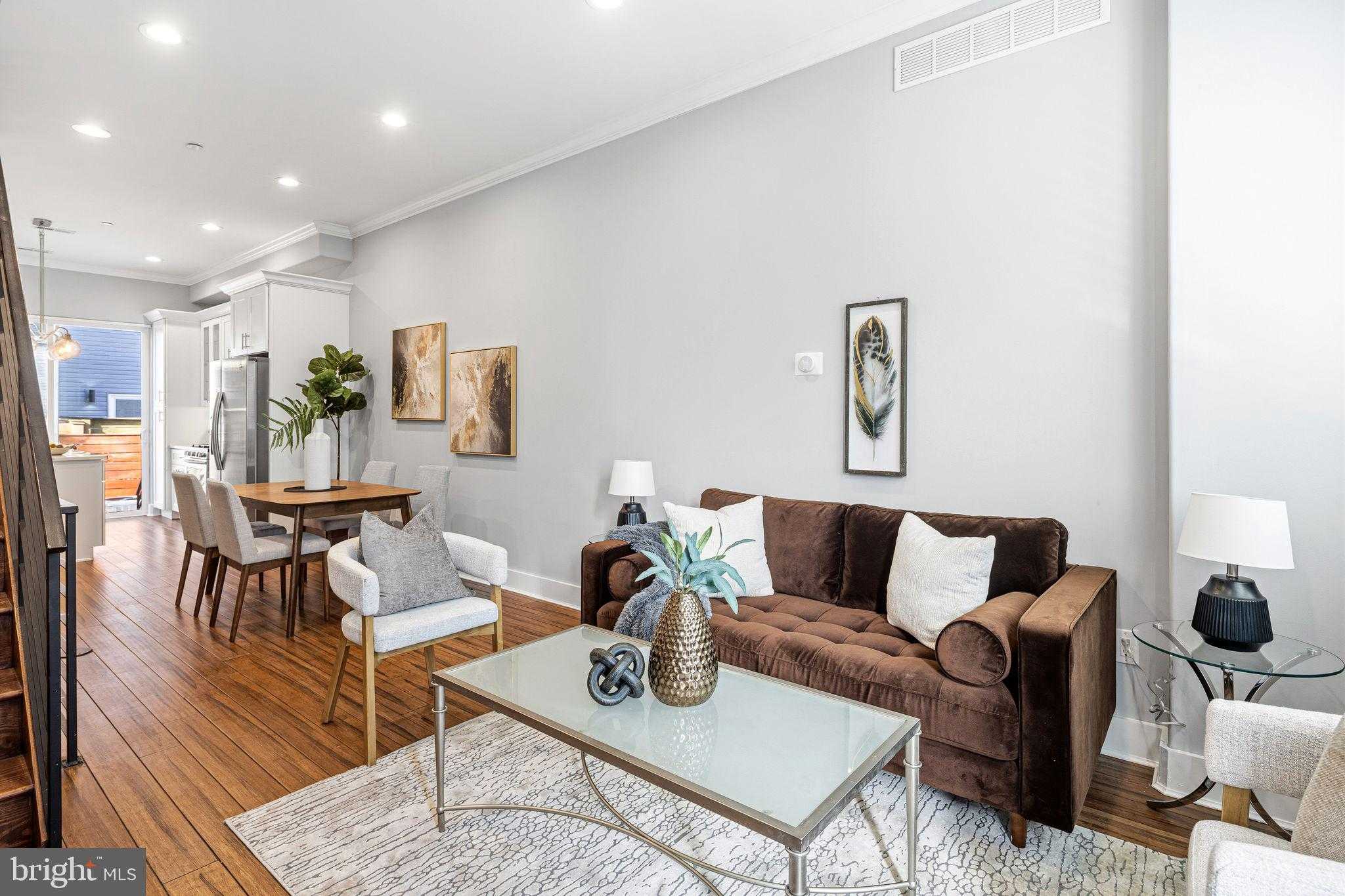 2329 Gerritt St photo 2