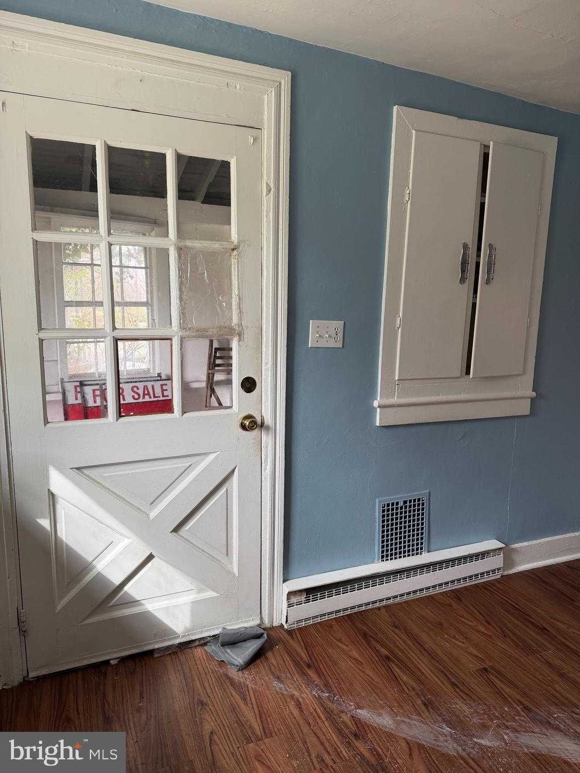 284 W State St photo 4