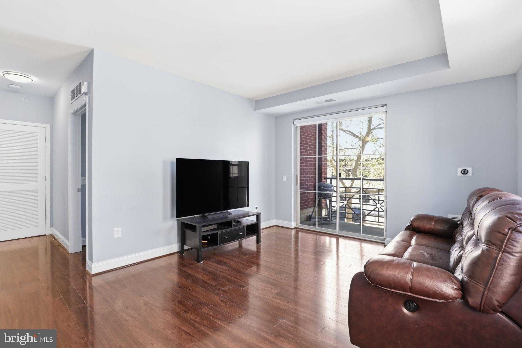 1111 Oronoco St Unit 225 photo 7