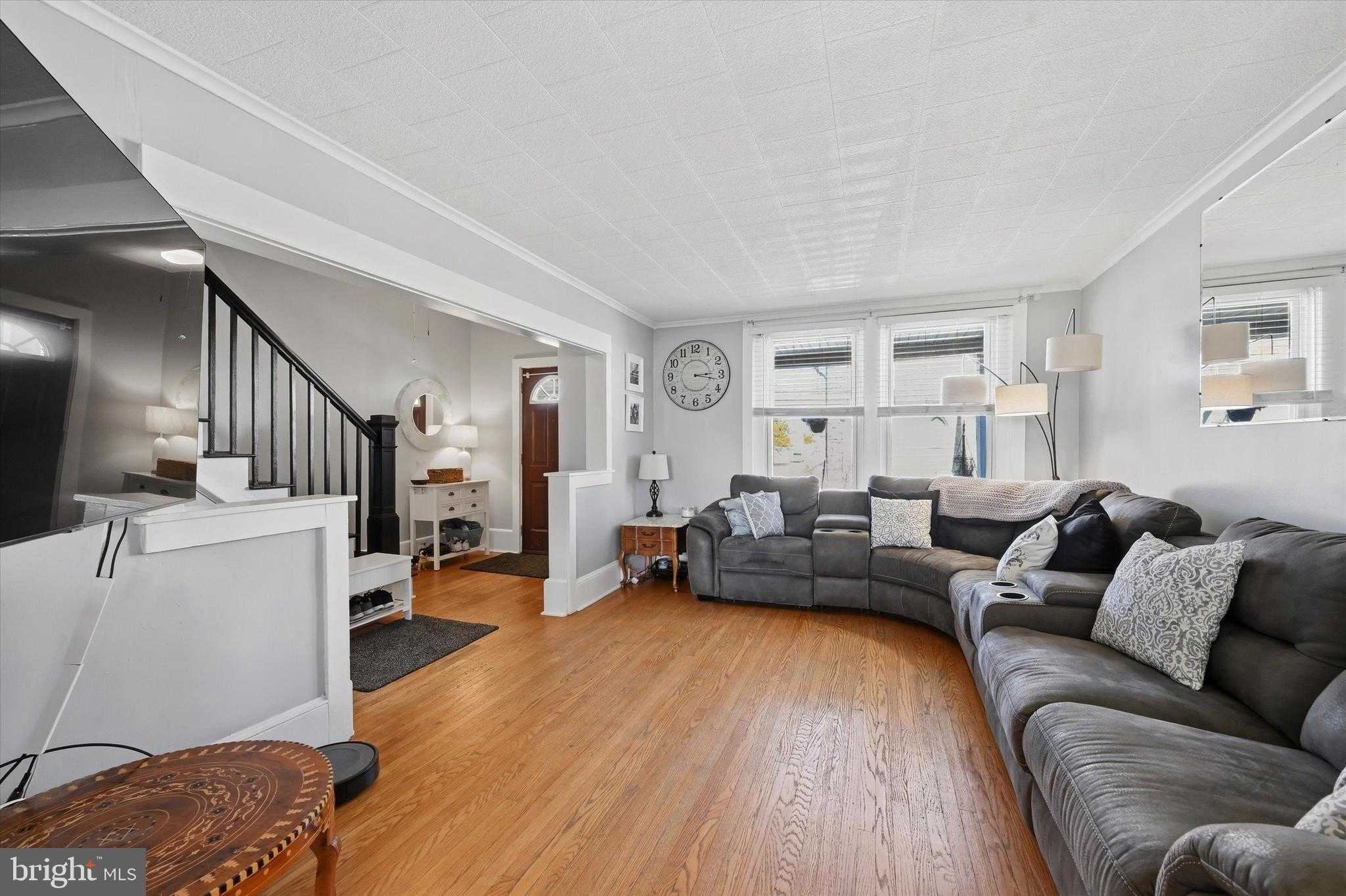 1416 Summit St photo 5