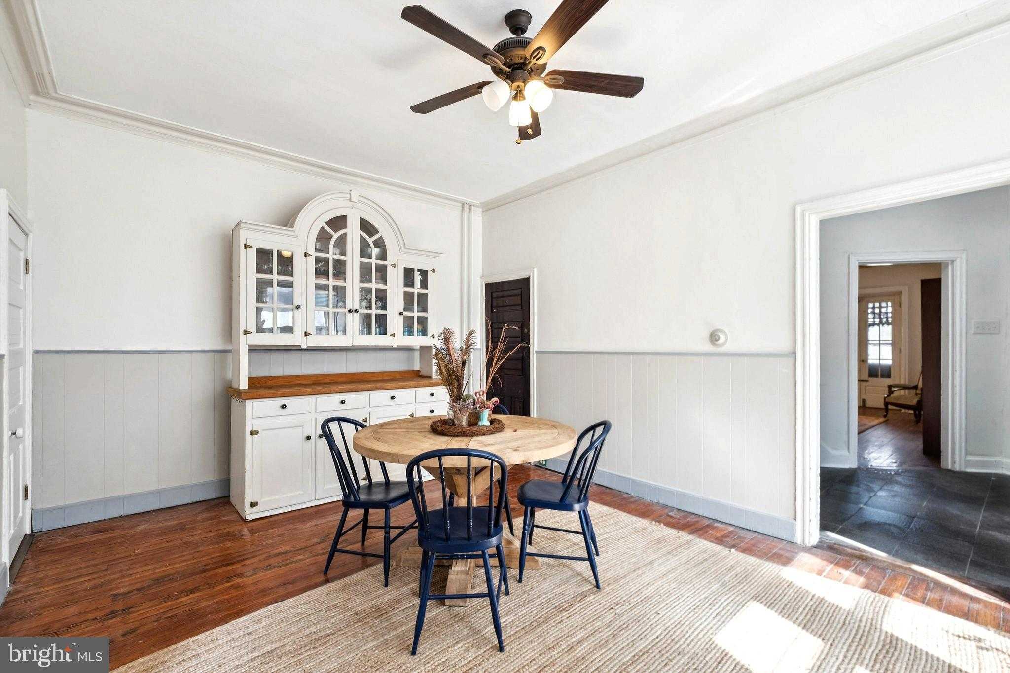 423 E High St photo 12