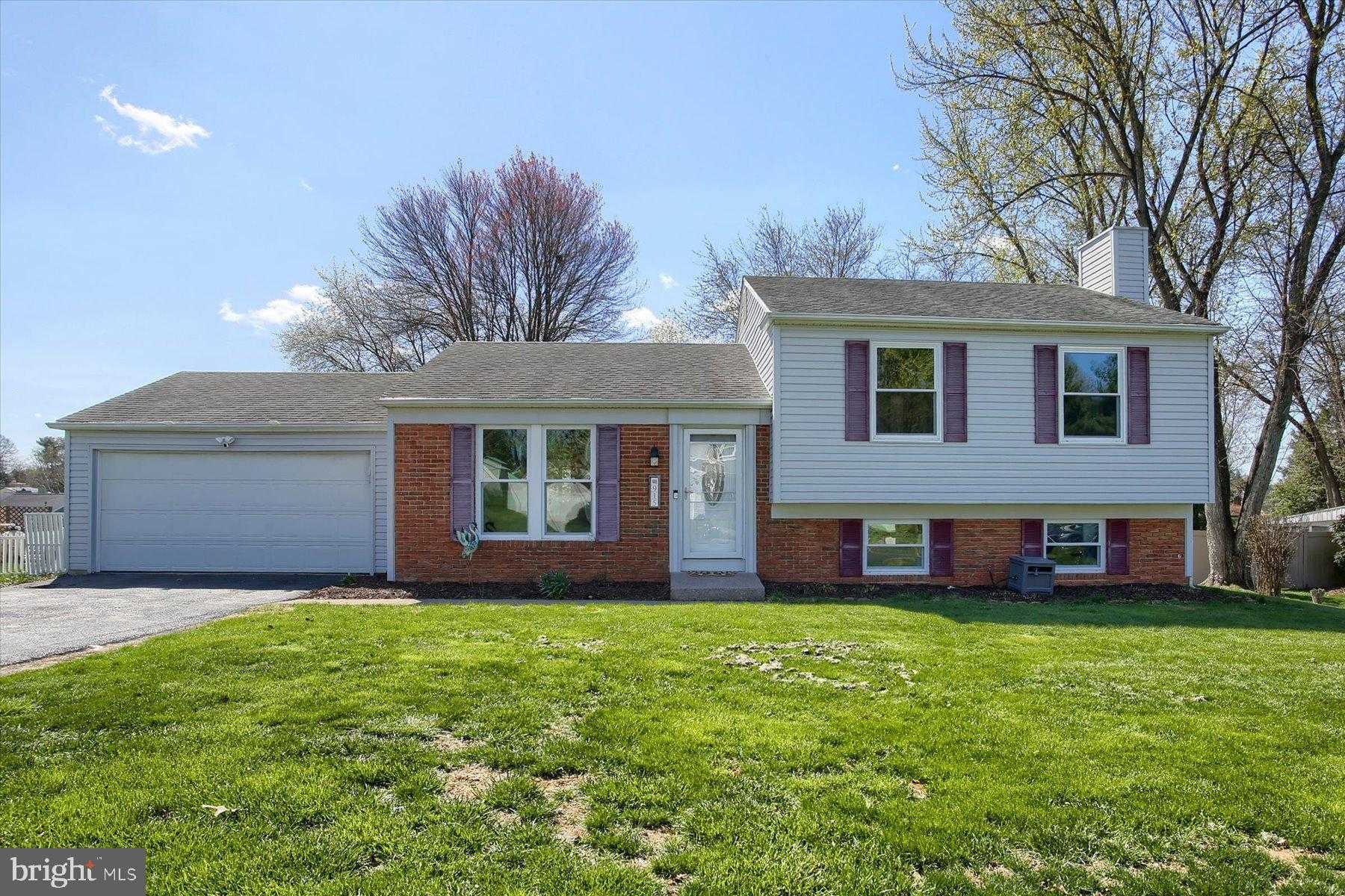 915 Derbyshire Ave, Mechanicsburg