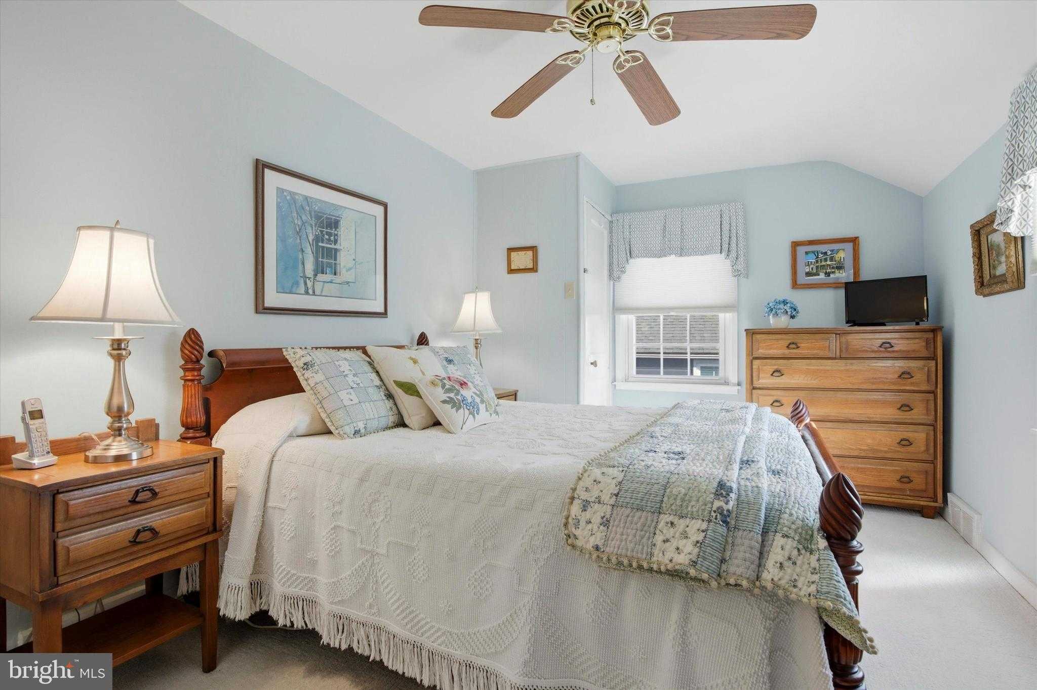 552 School House Ln photo 16