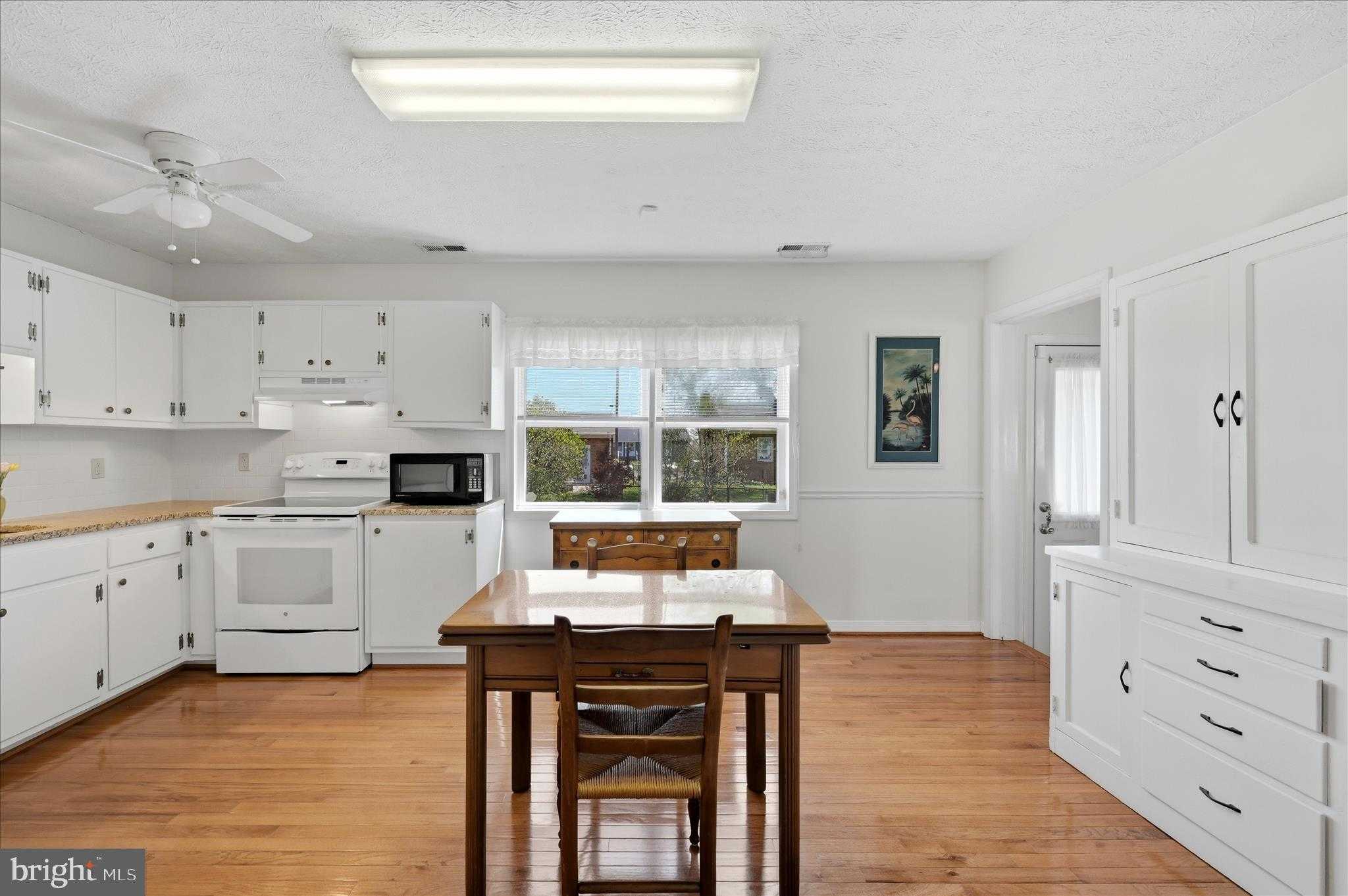 624 Butler Ave photo 15