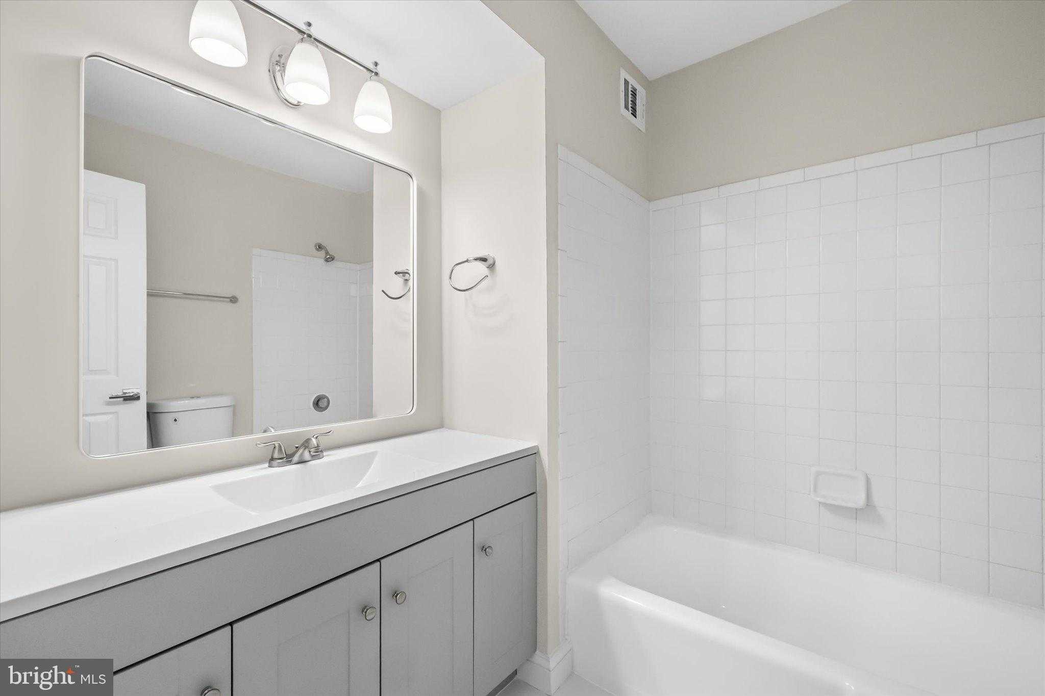 4103 Century CT photo 23