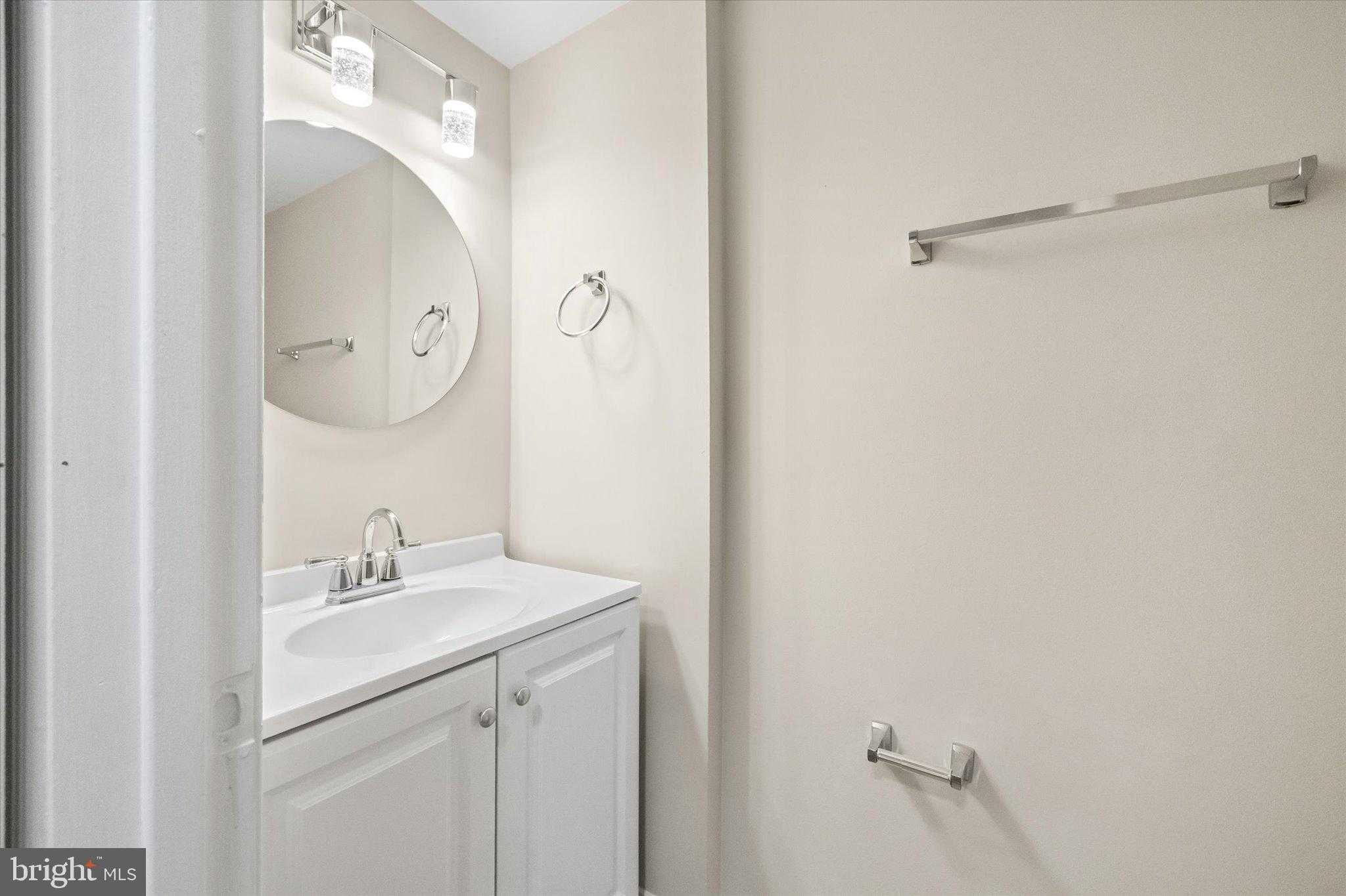 4103 Century CT photo 31