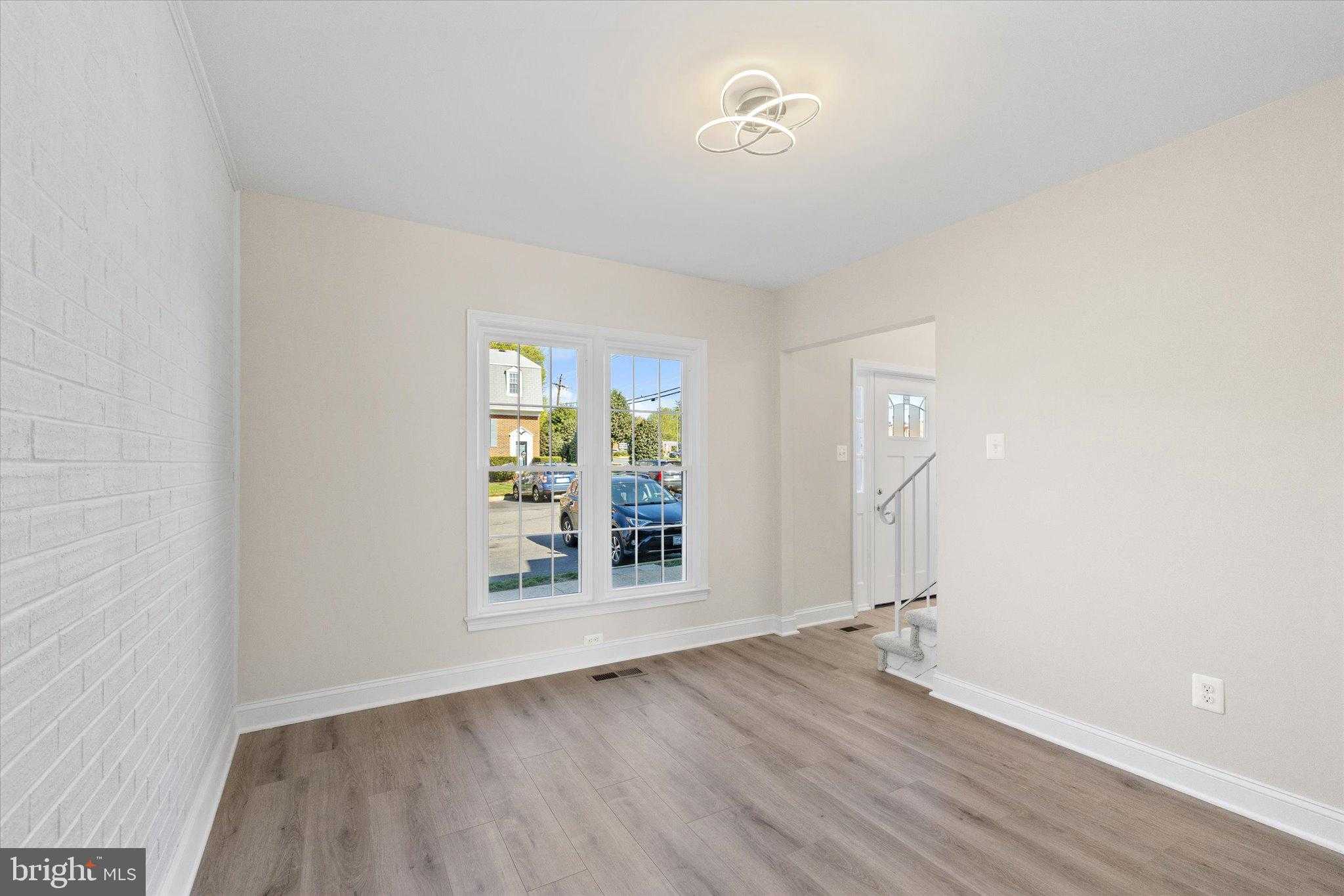 4103 Century CT photo 5