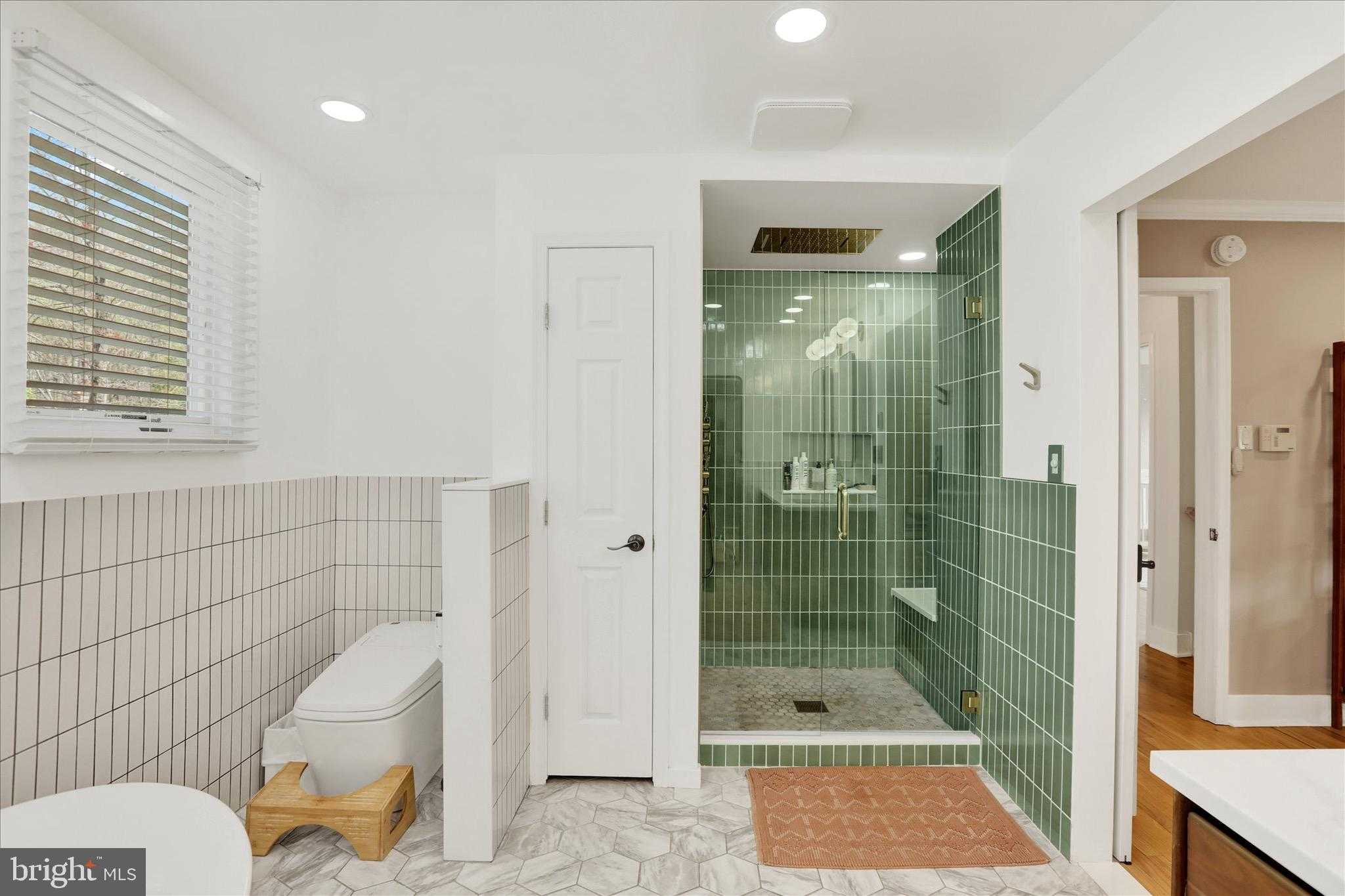 300 Robin Hood Dr photo 24