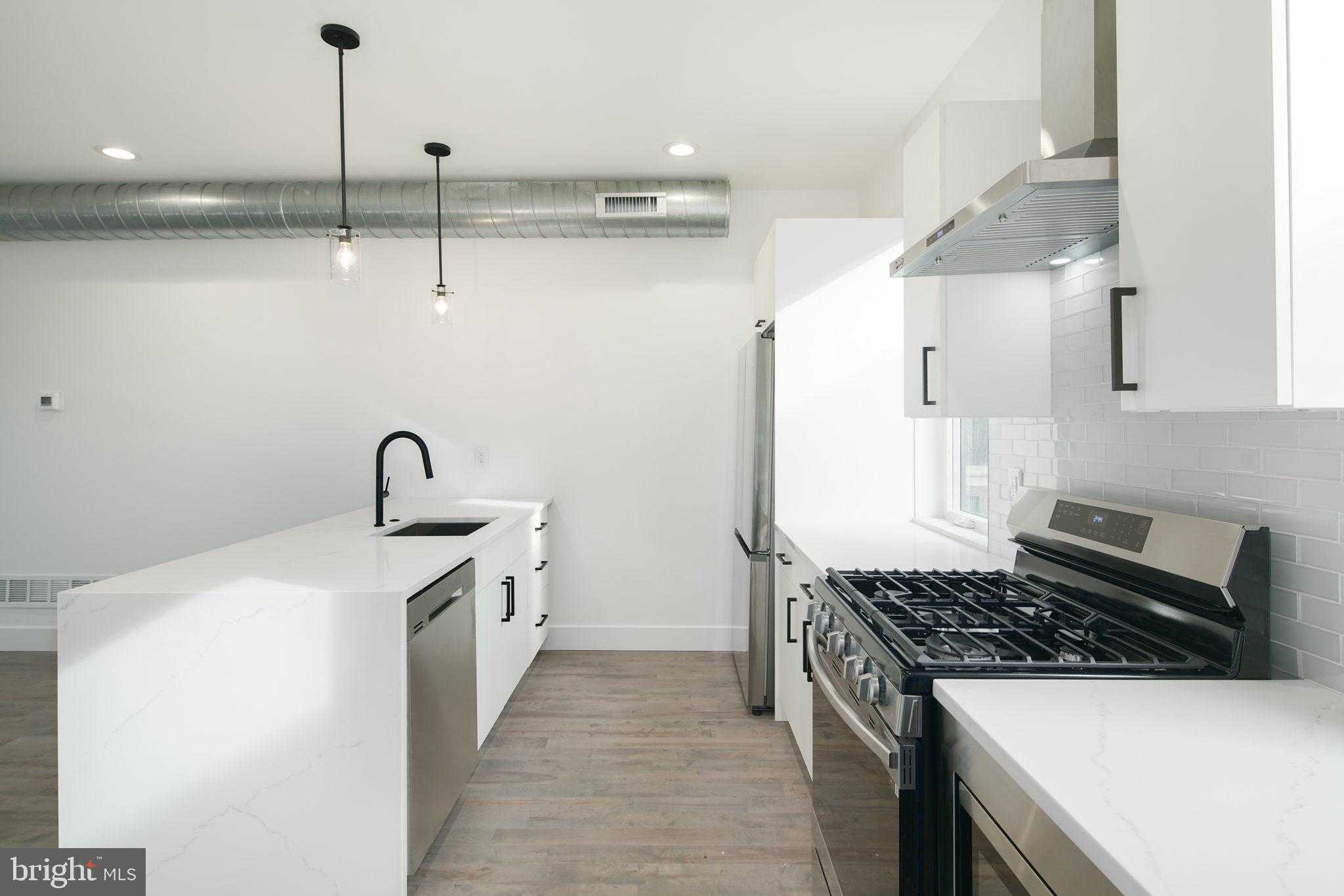 2827 Edgemont St photo 10