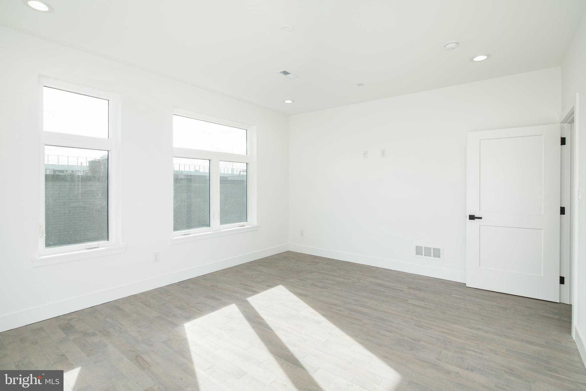 2827 Edgemont St photo 15