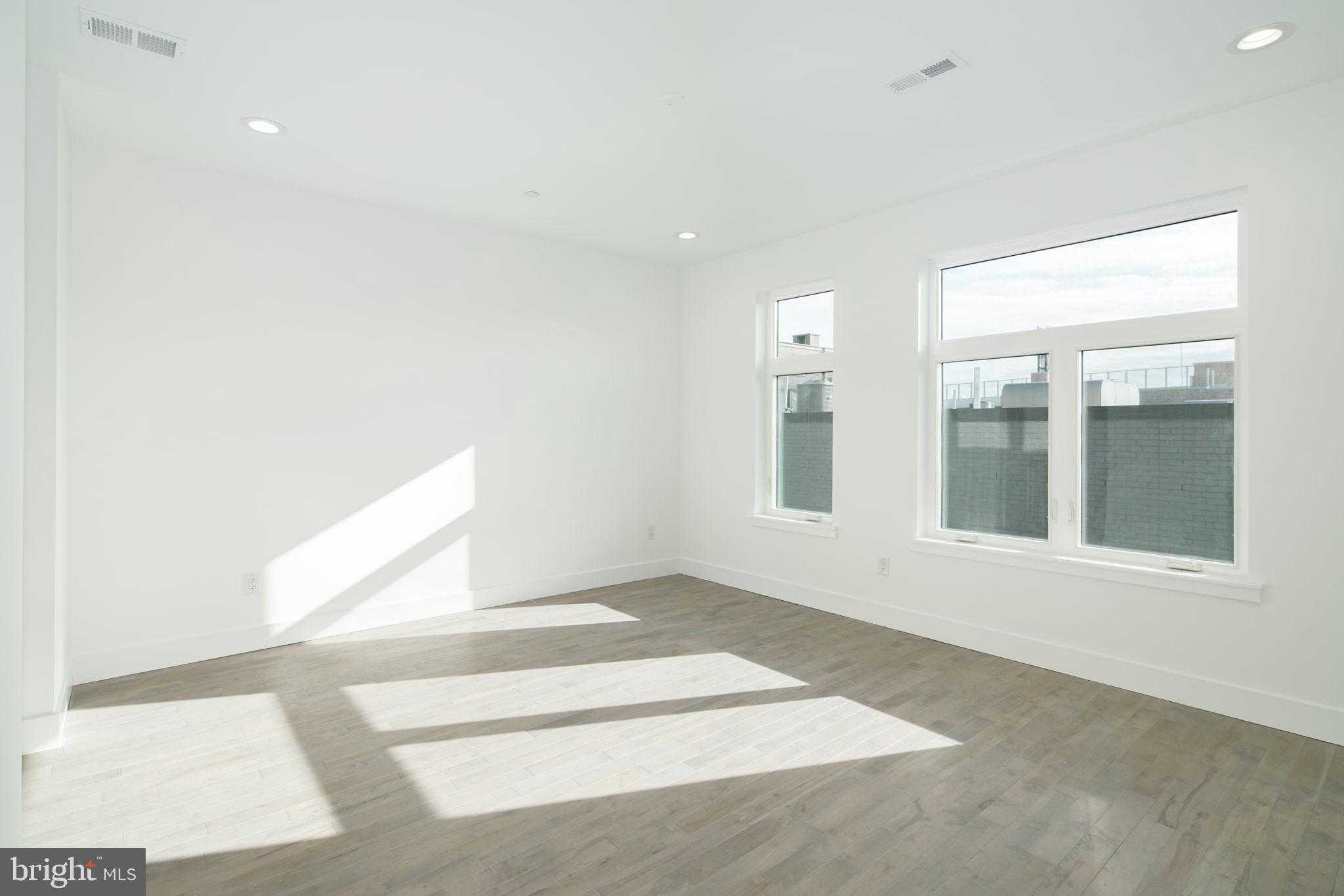 2827 Edgemont St photo 16