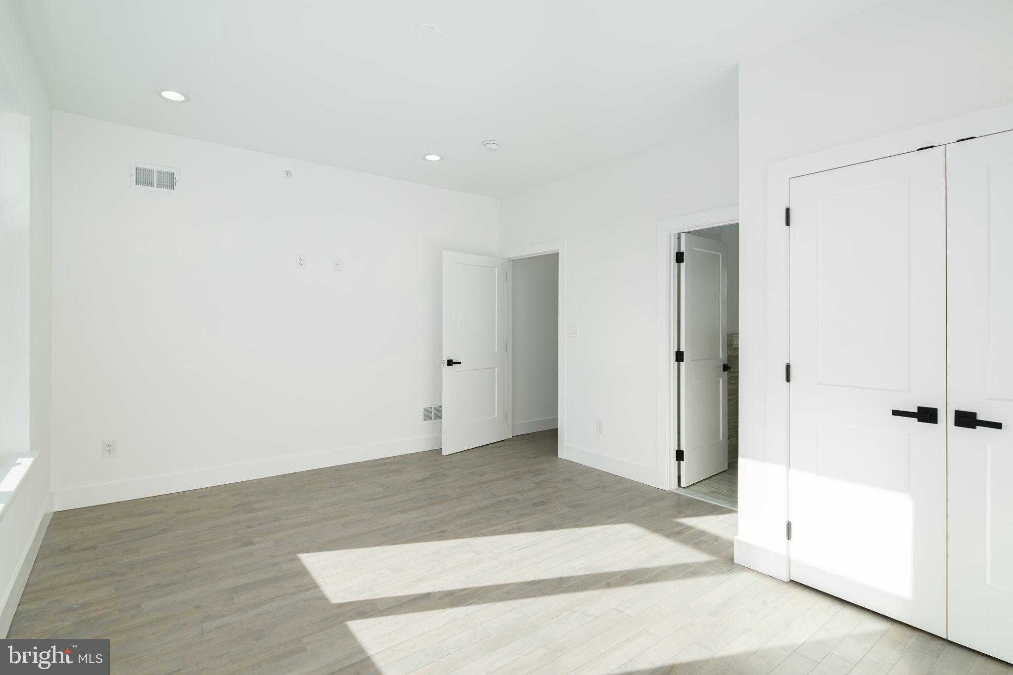 2827 Edgemont St photo 17