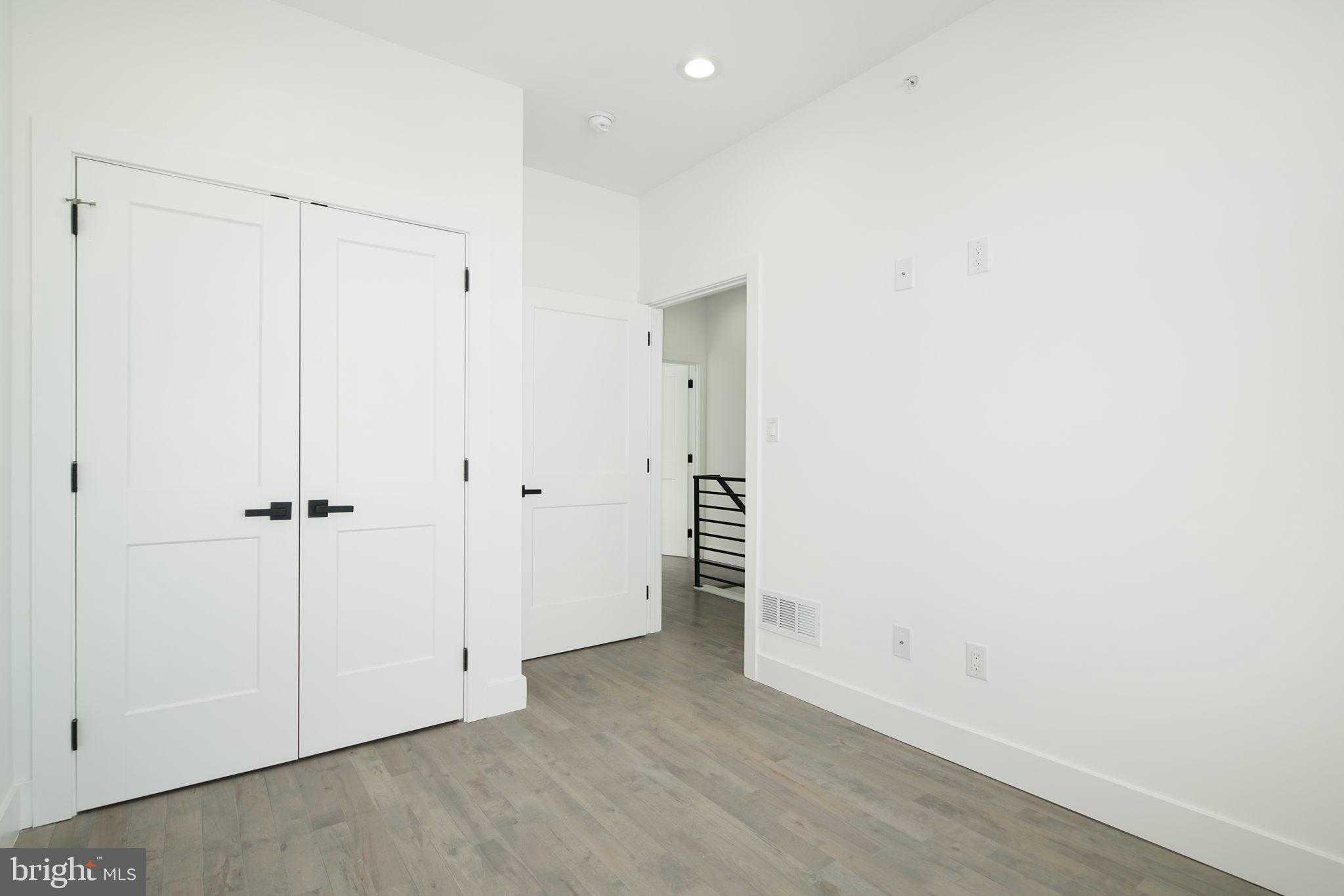 2827 Edgemont St photo 19