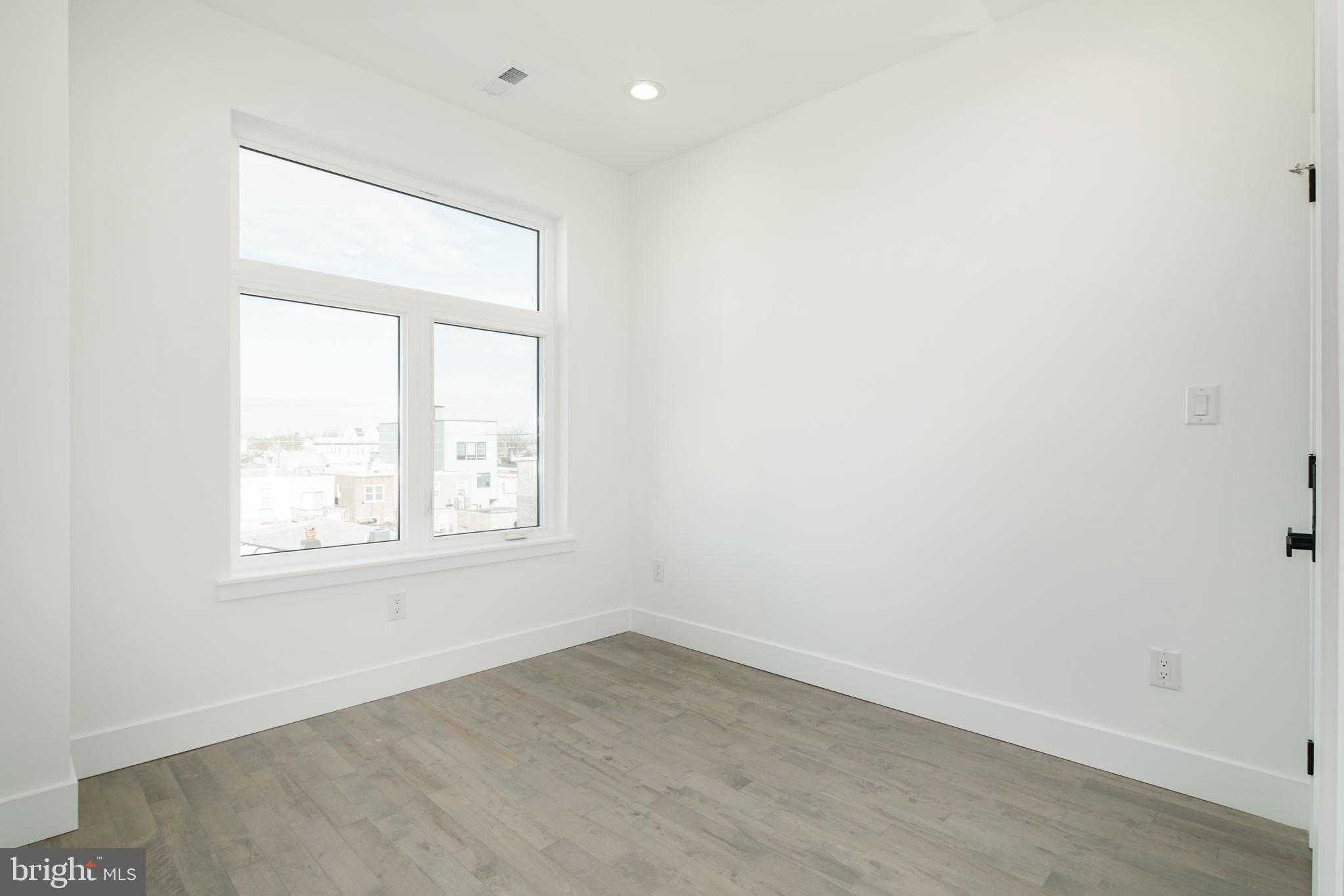 2827 Edgemont St photo 22