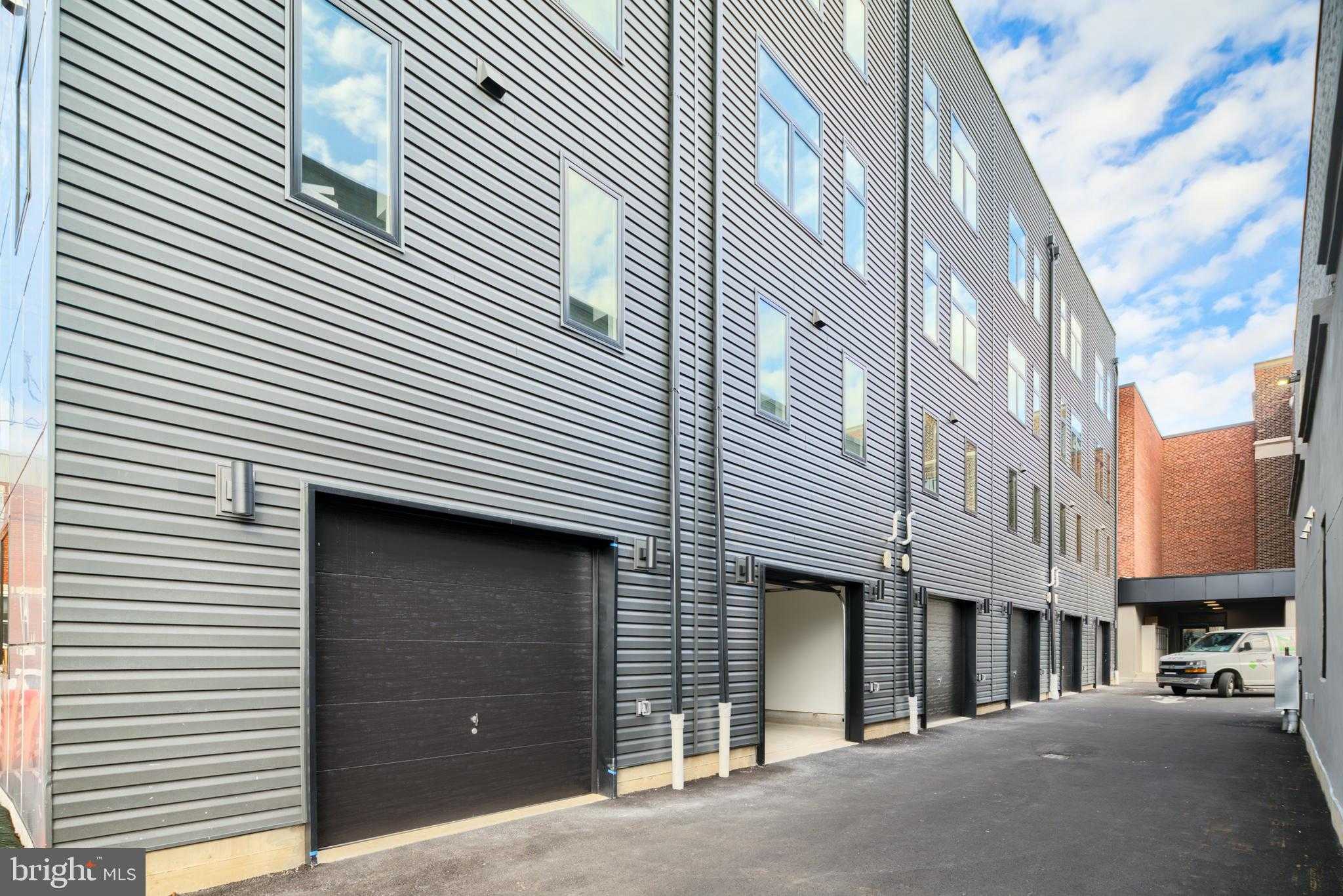 2827 Edgemont St photo 3