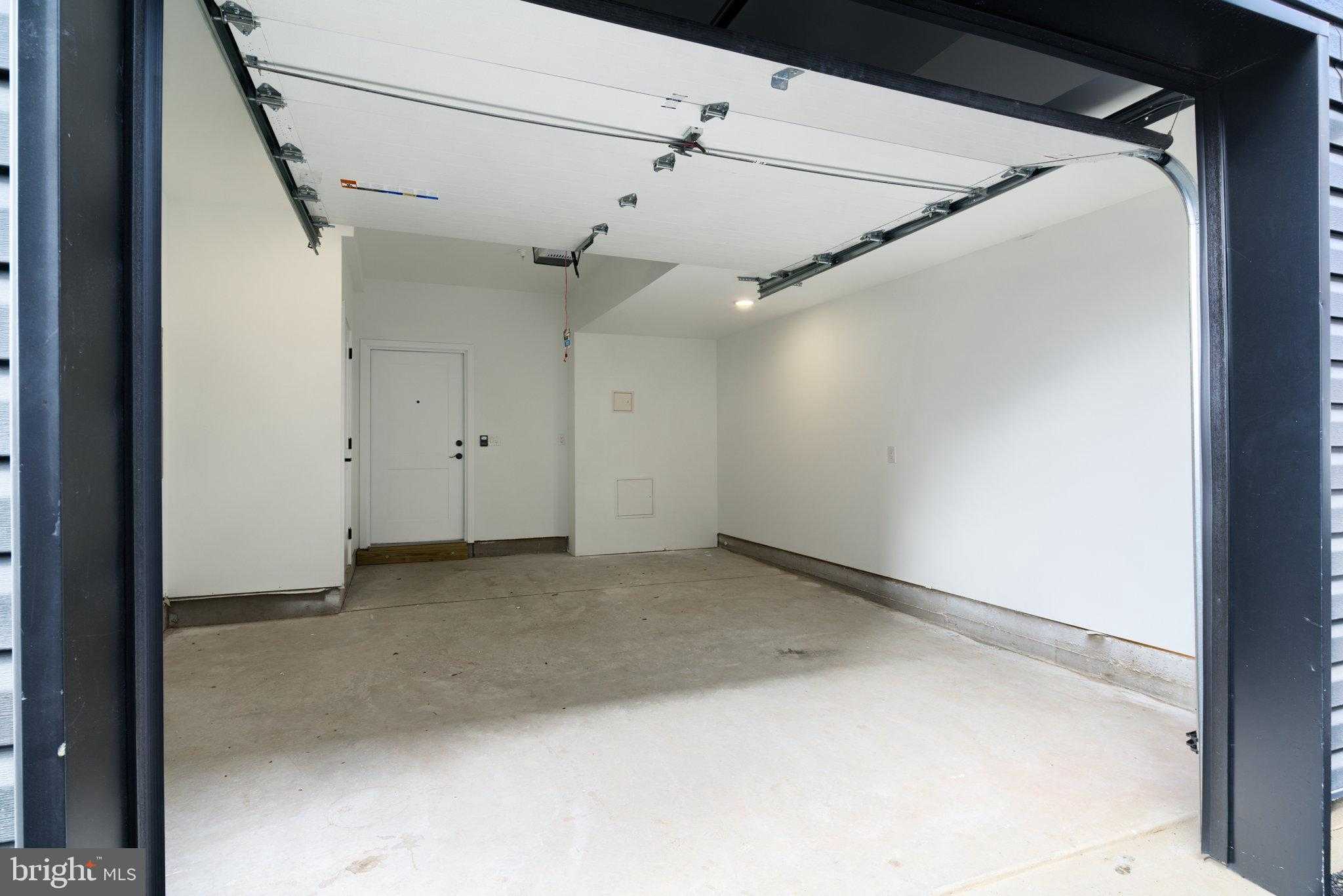 2827 Edgemont St photo 4