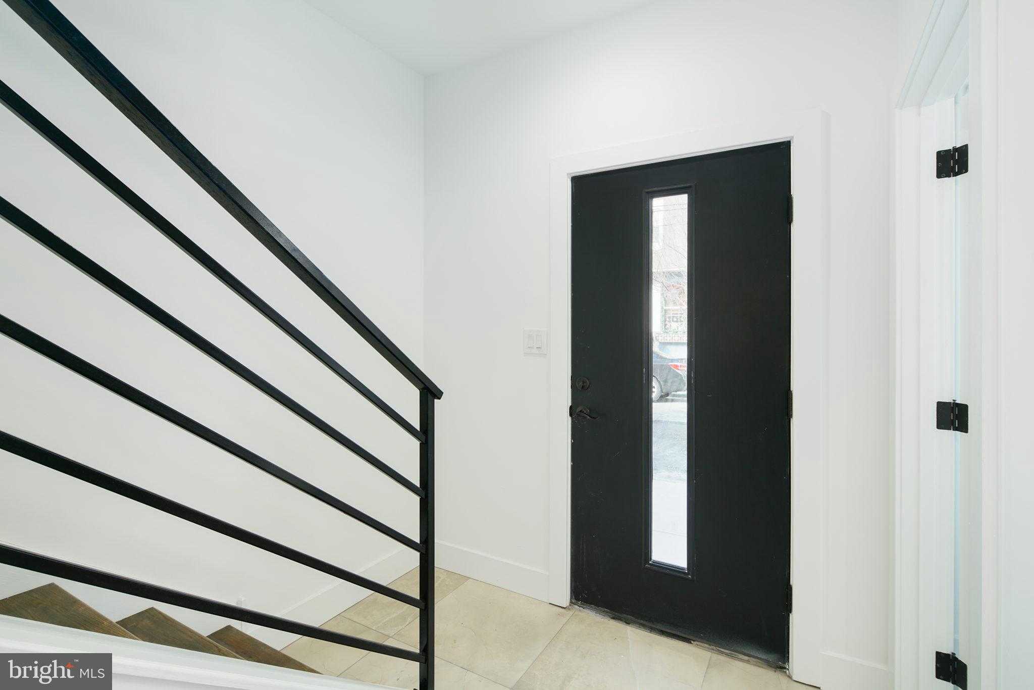 2827 Edgemont St photo 5