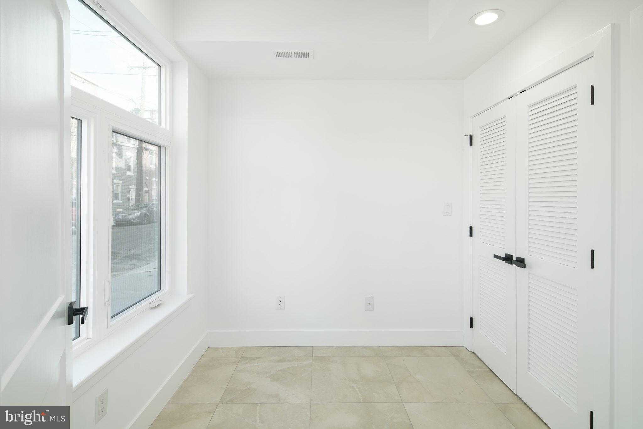 2827 Edgemont St photo 6