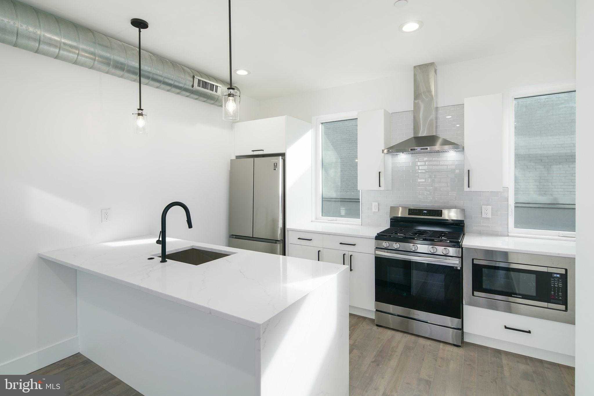 2827 Edgemont St photo 8