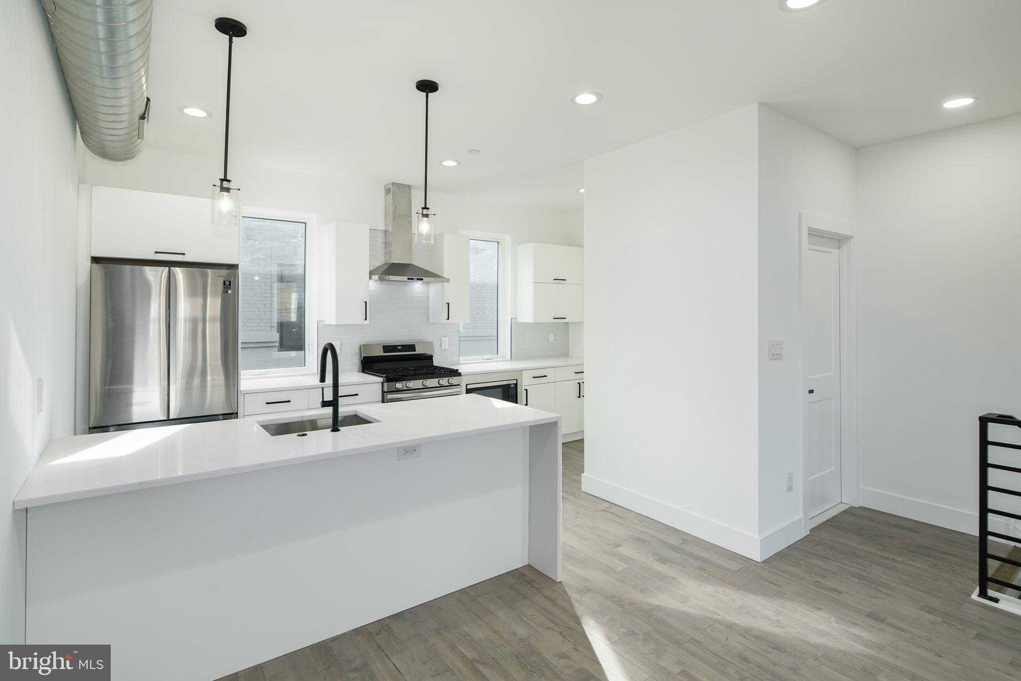 2827 Edgemont St photo 9