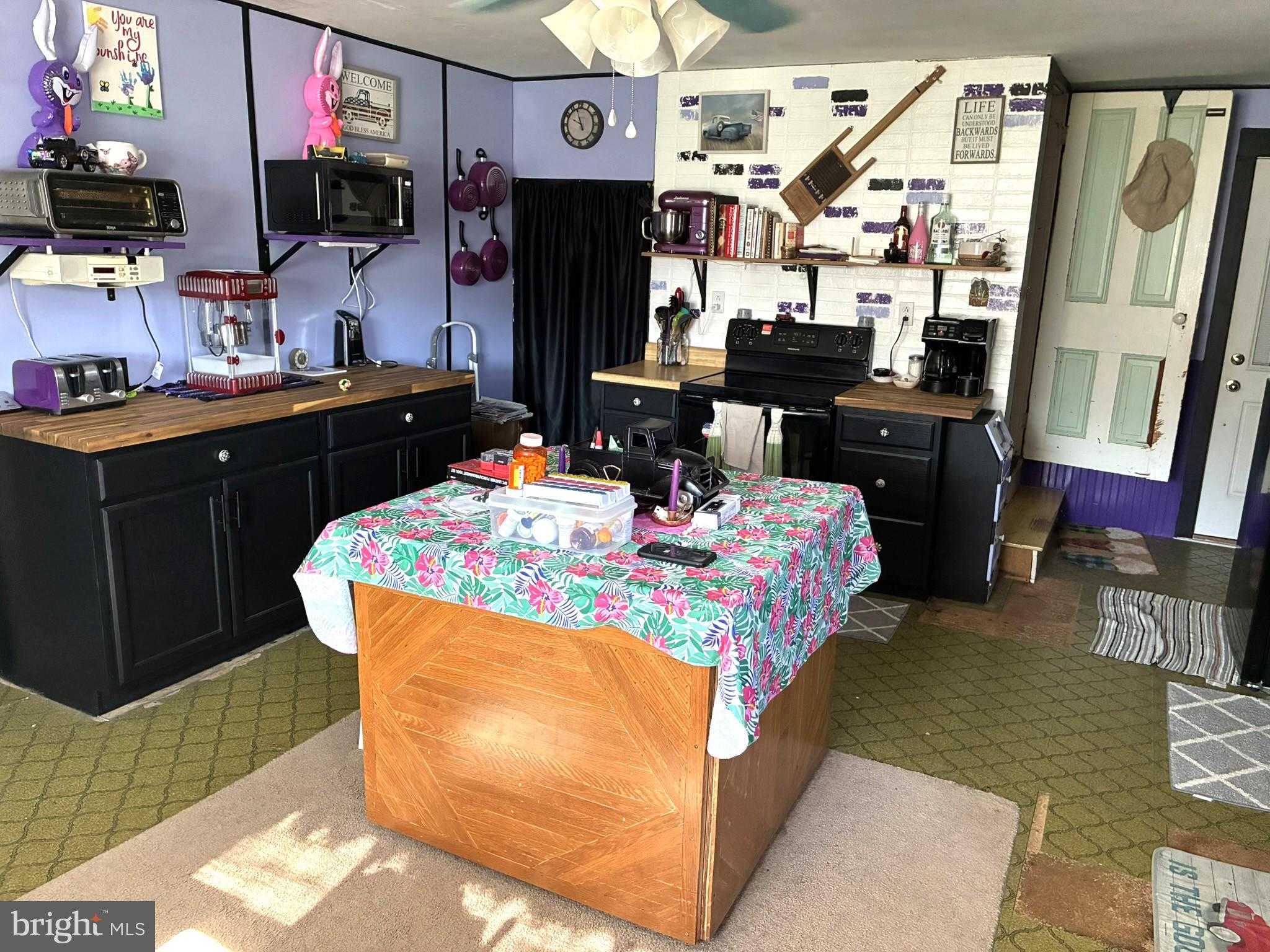 548 Huston St photo 5